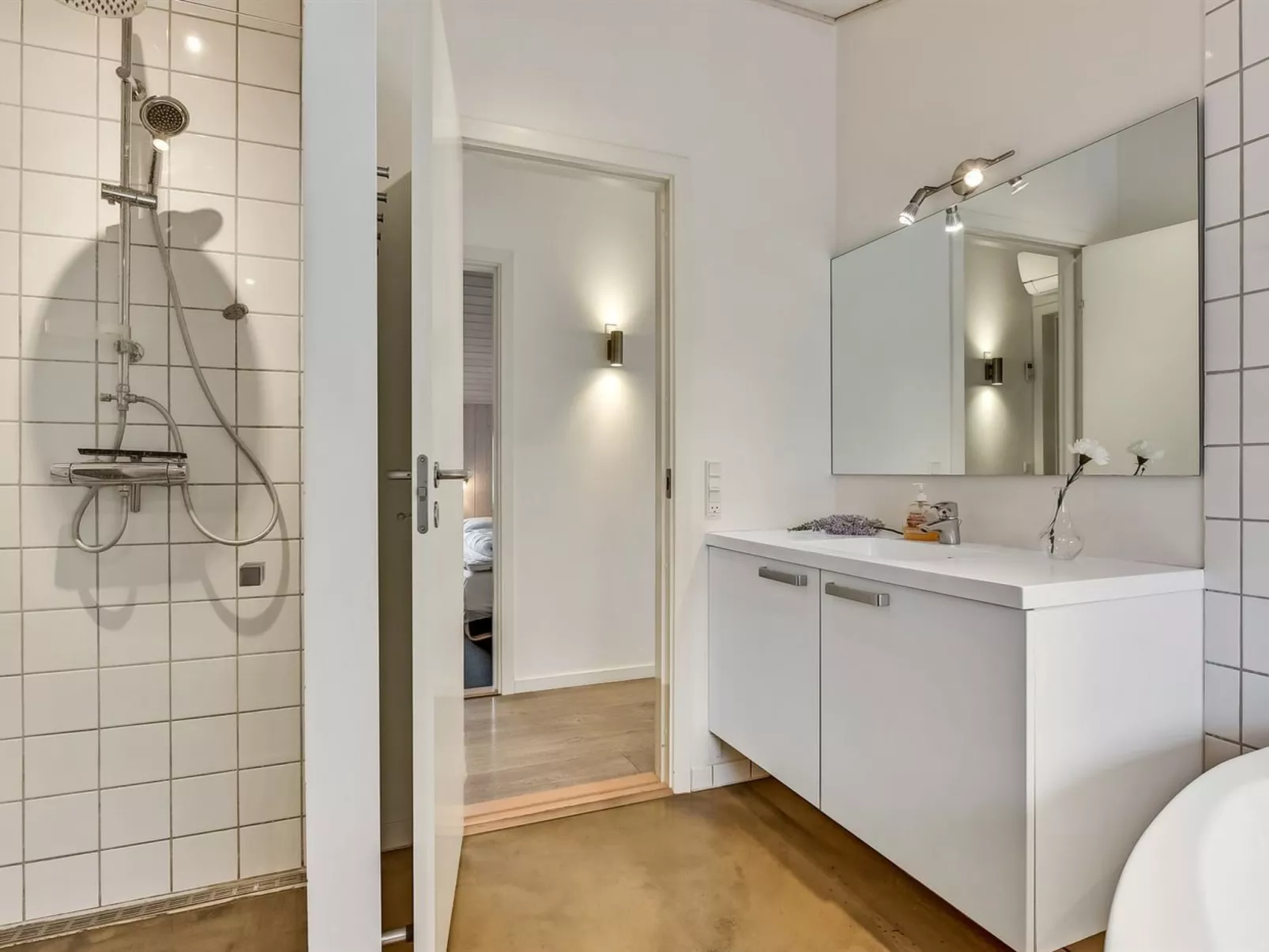 "Lav" - 3.8km from the sea-Binnen