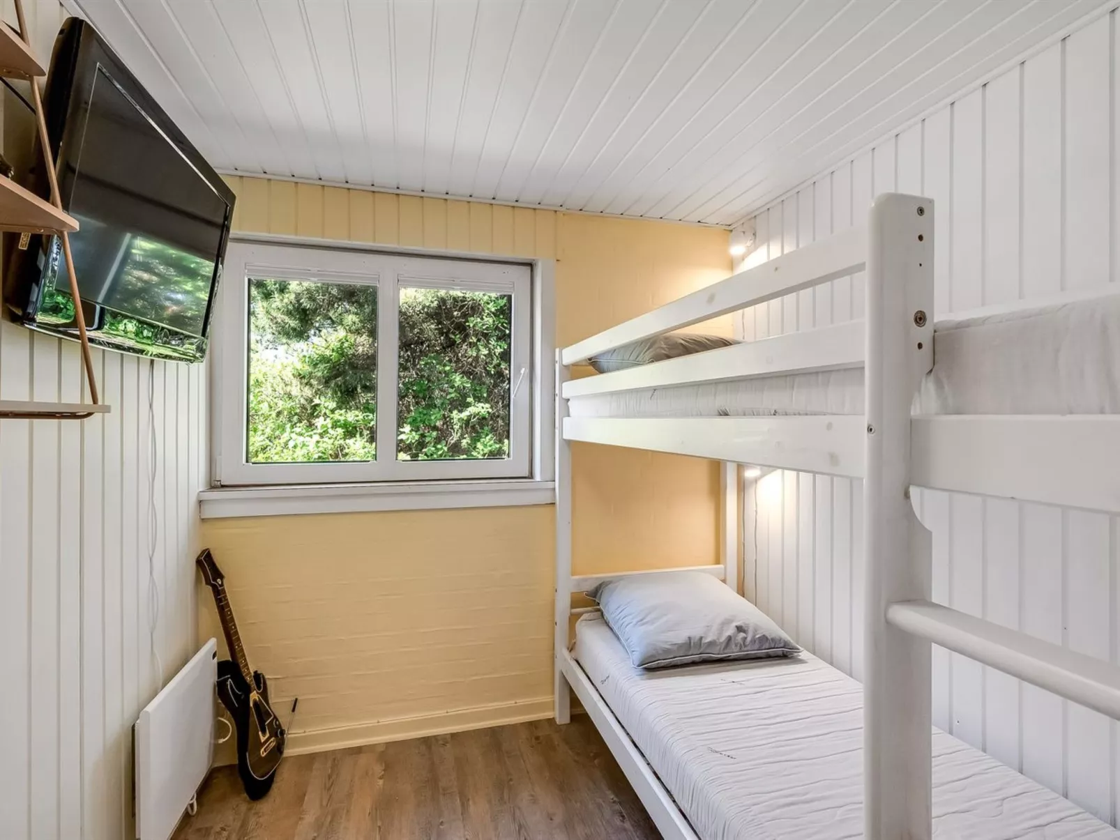 "Finne" - 800m from the sea-Binnen