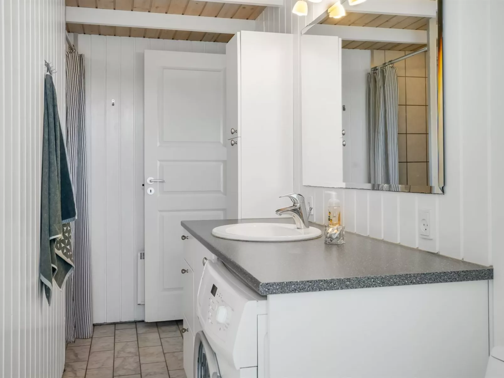 "Venja" - 200m from the sea-Binnen