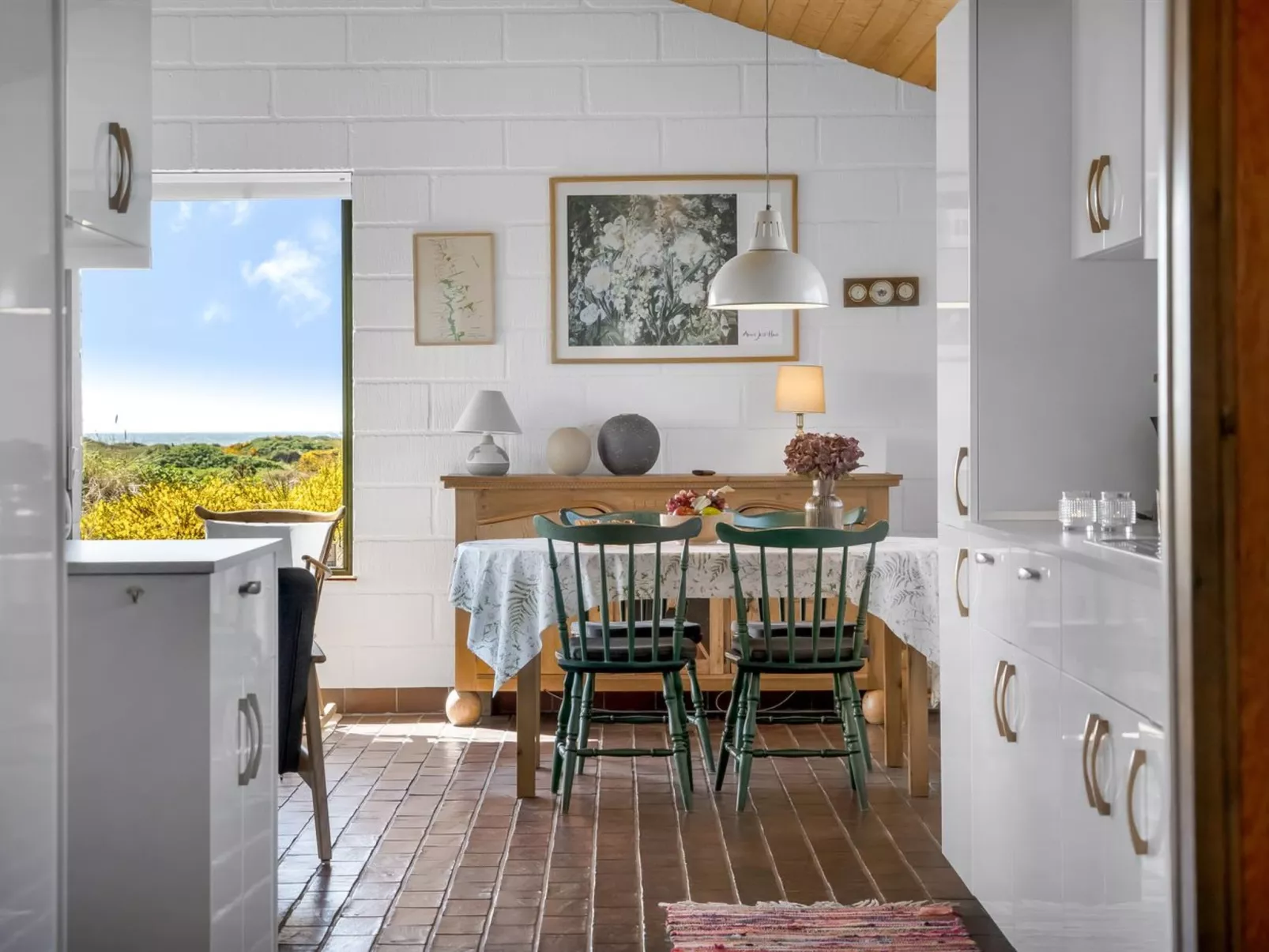 "Ehawee" - 350m from the sea-Binnen