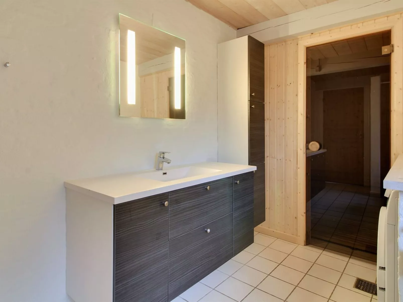 "Naili" - 3.1km from the sea-Binnen