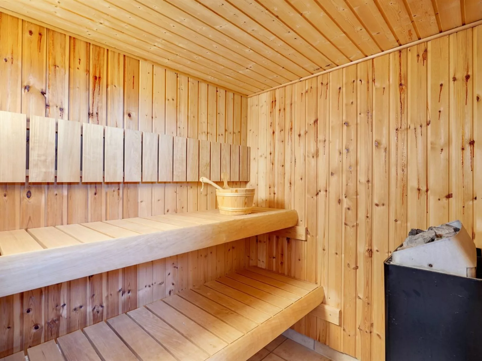 "Ela" - 500m from the sea-Binnen