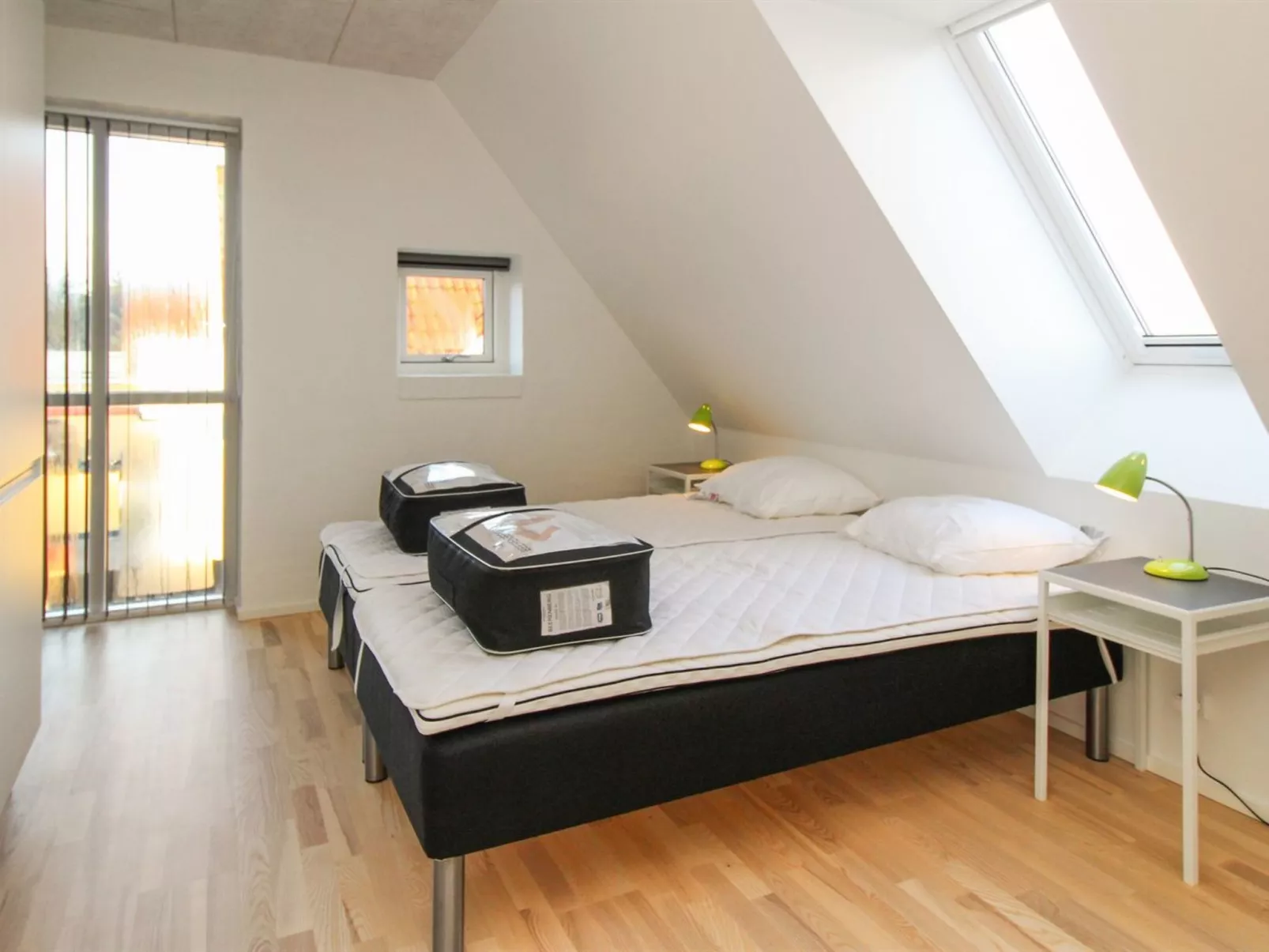 "Halldis" - 600m from the sea-Binnen