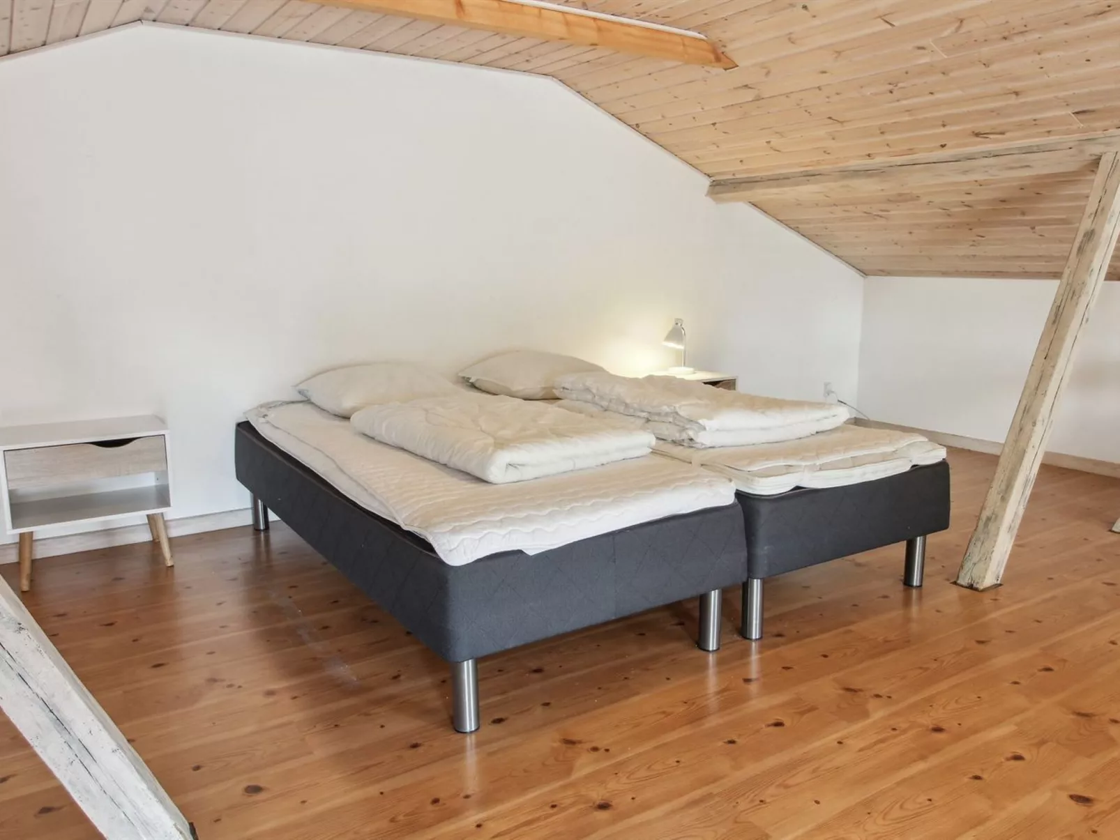 "Rea" - 5km from the sea-Binnen