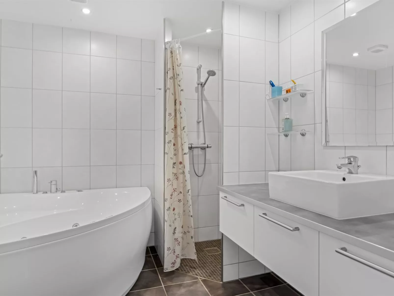 "Henrietta" - 3.5km from the sea-Binnen