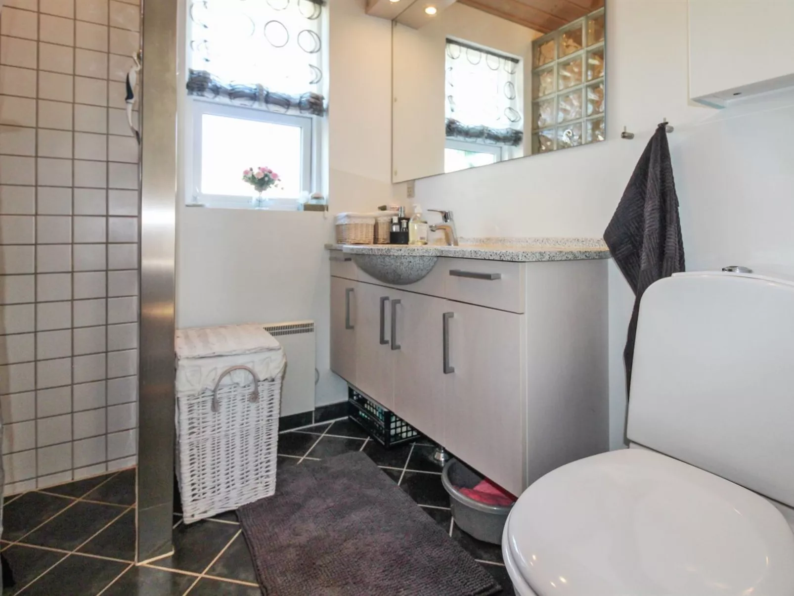 "Grim" - 5m from the sea-Binnen