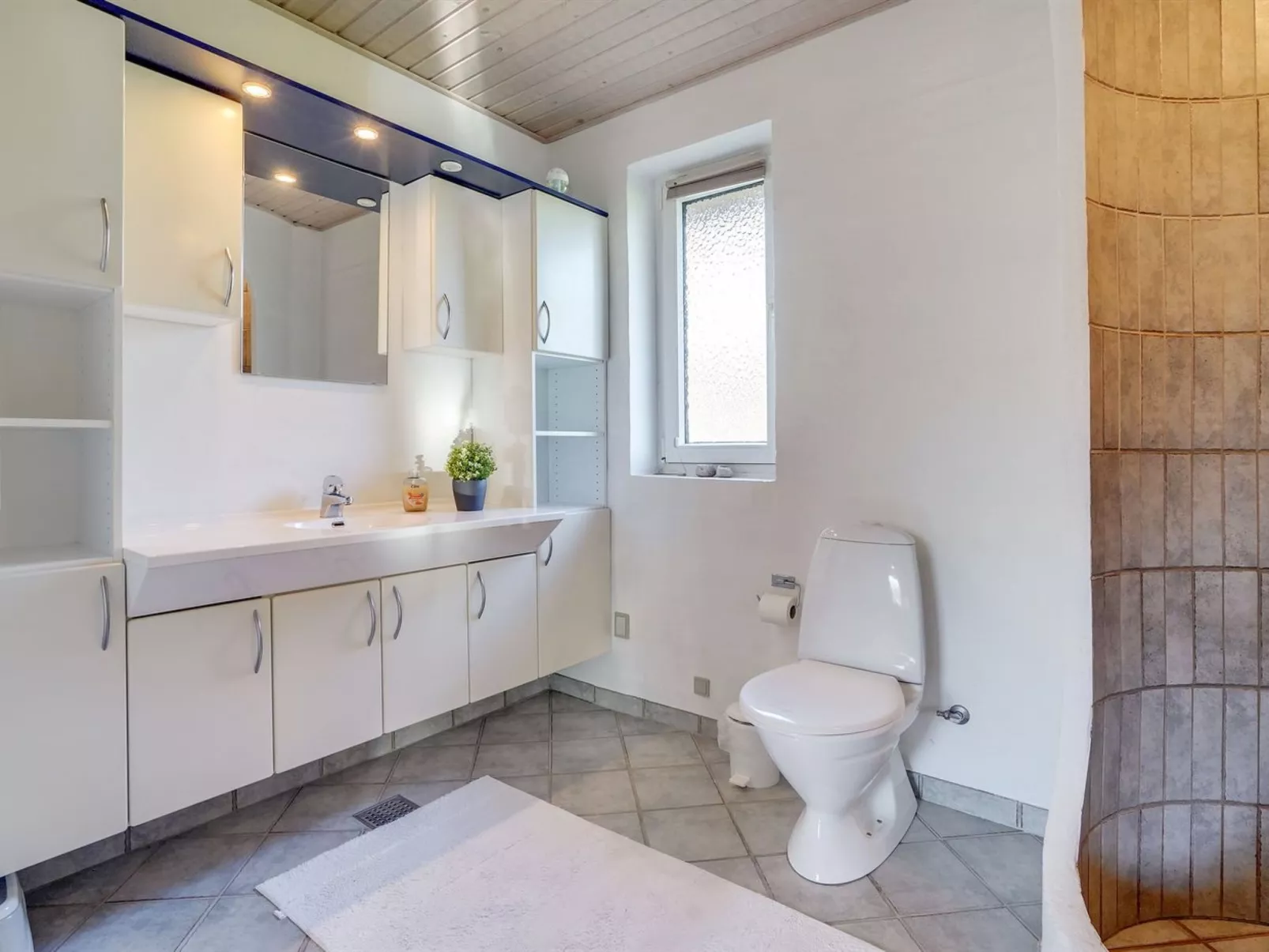 "Wyatt" - 30km from the sea-Binnen