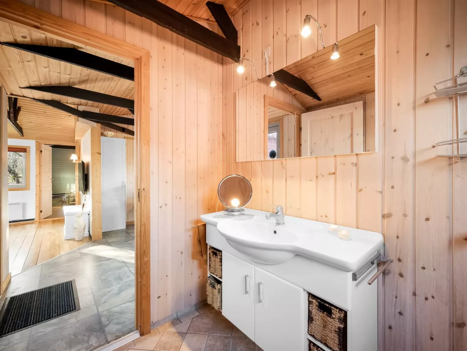 "Alpi" - 250m to the fjord-Binnen