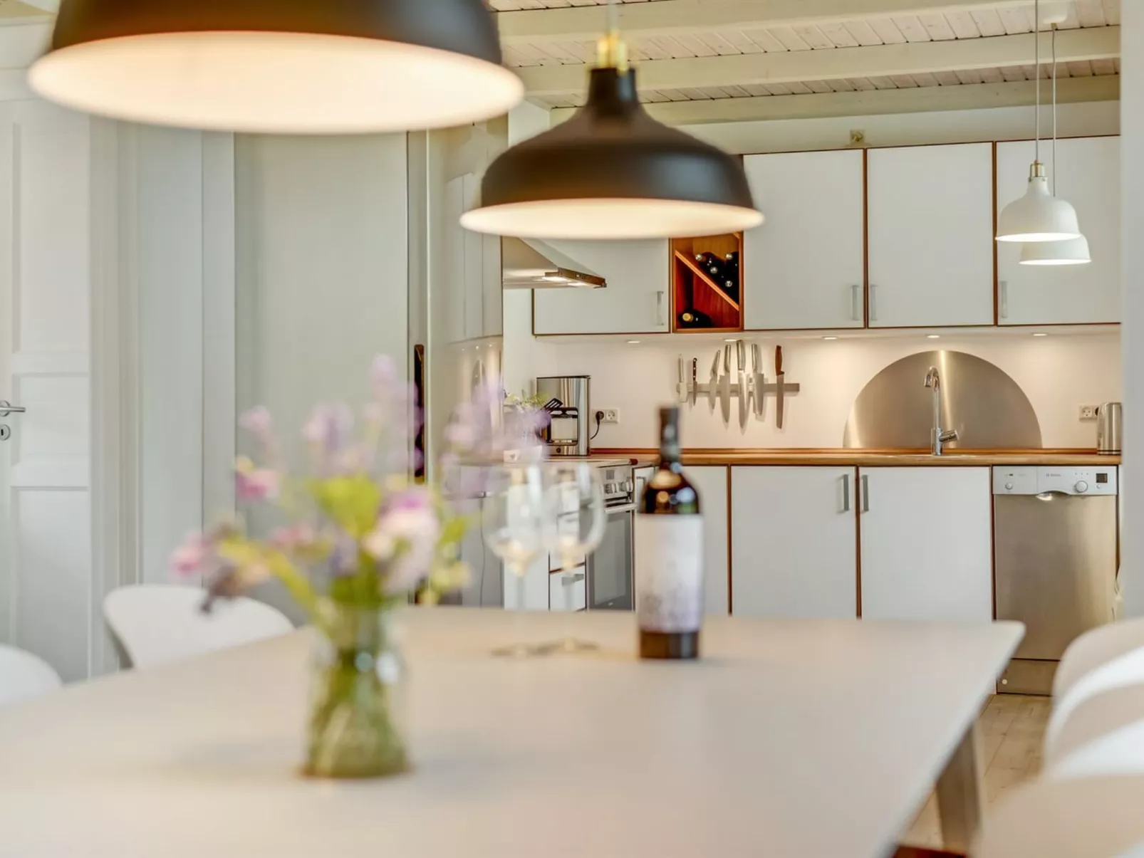 "Sverkel" - 700m from the sea-Binnen