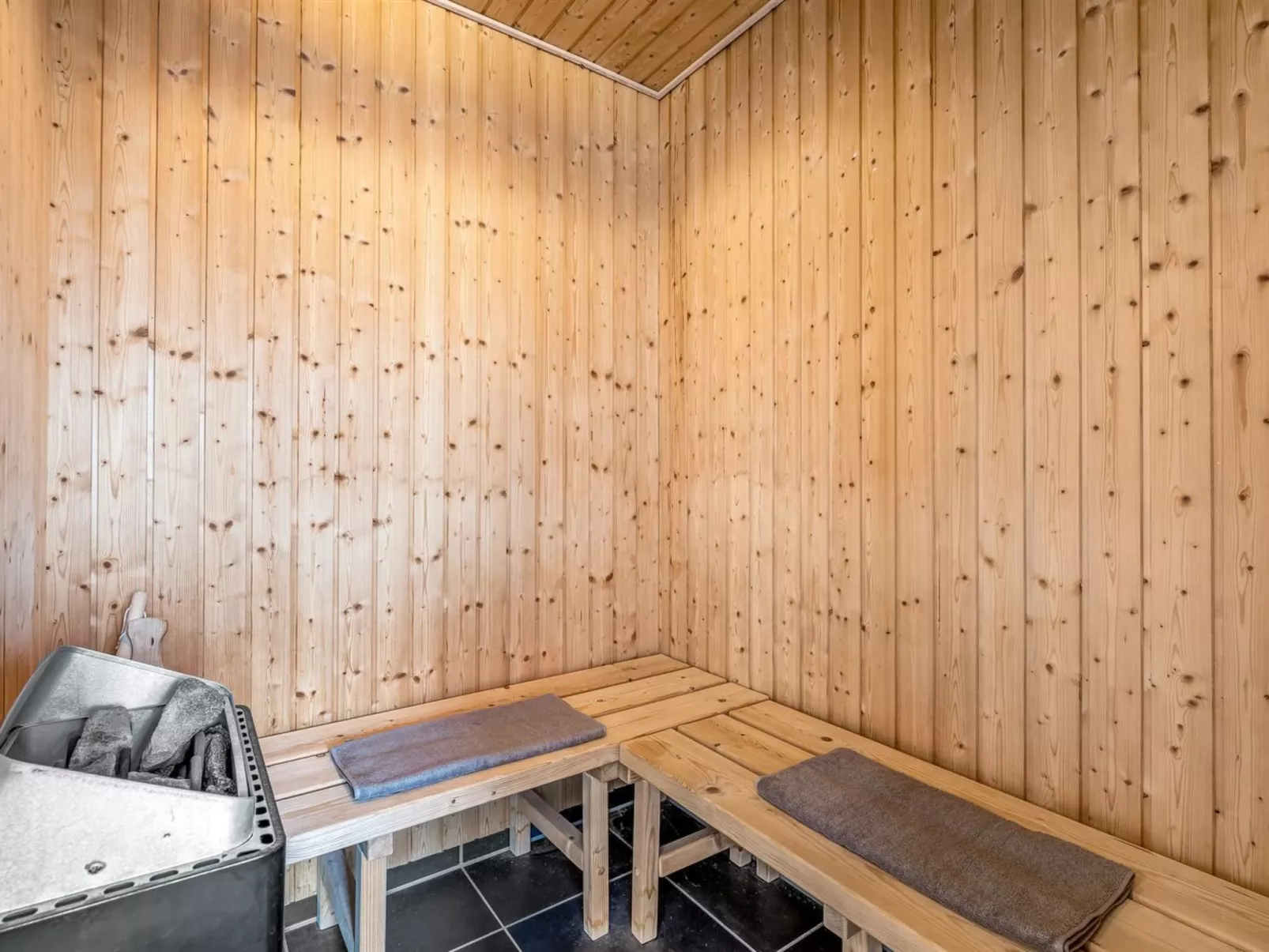 "Martje" - 900m from the sea-Binnen