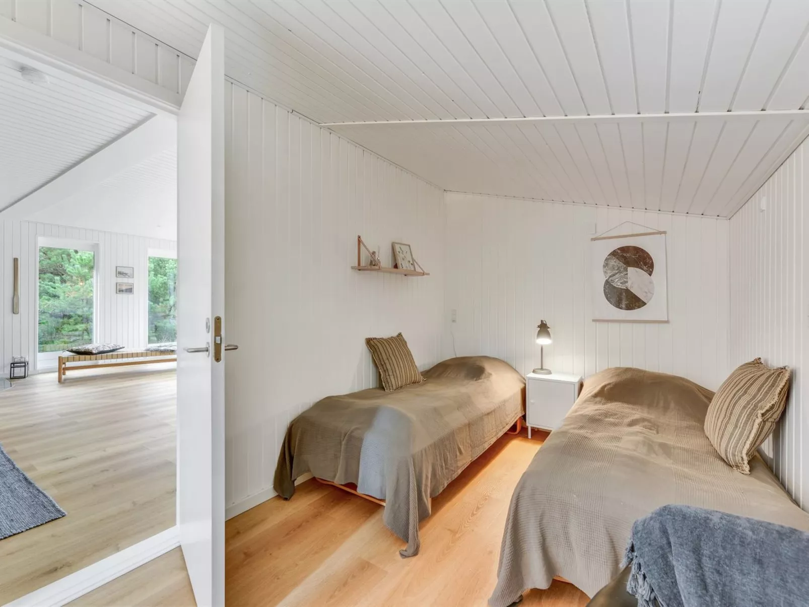 "Doreen" -  from the sea-Binnen