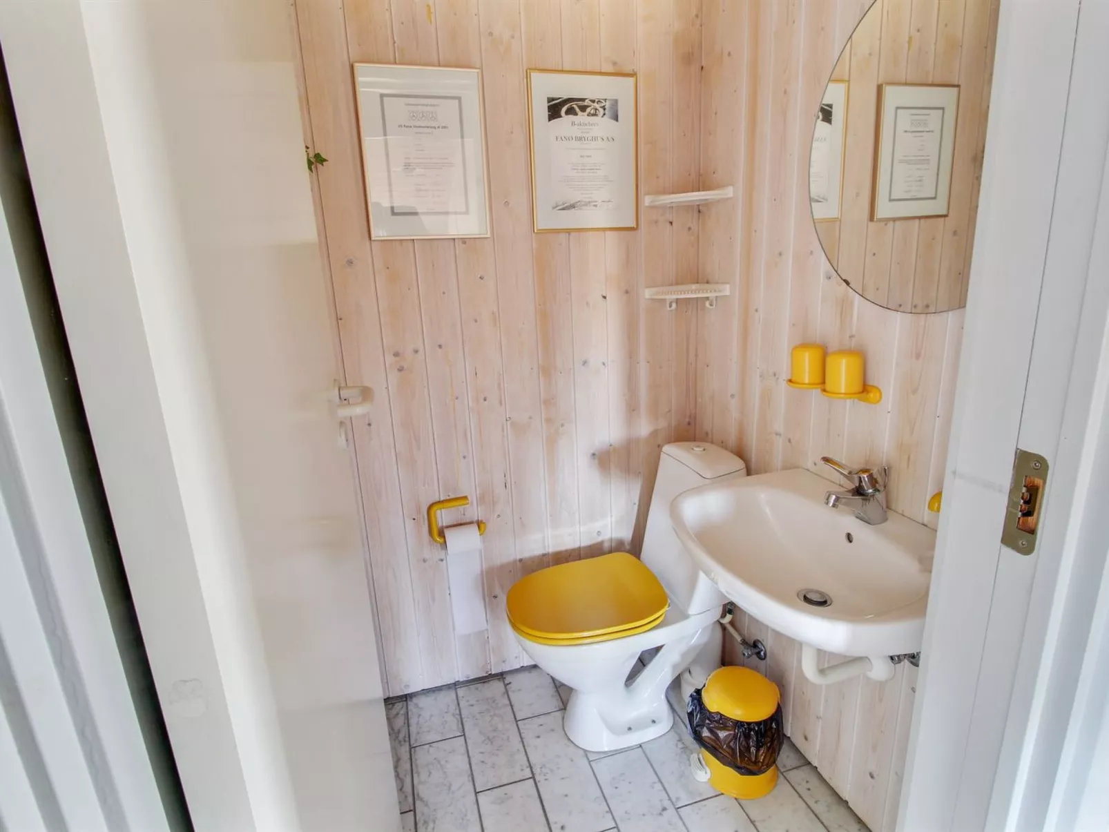 "Wikar" - 50m from the sea-Binnen