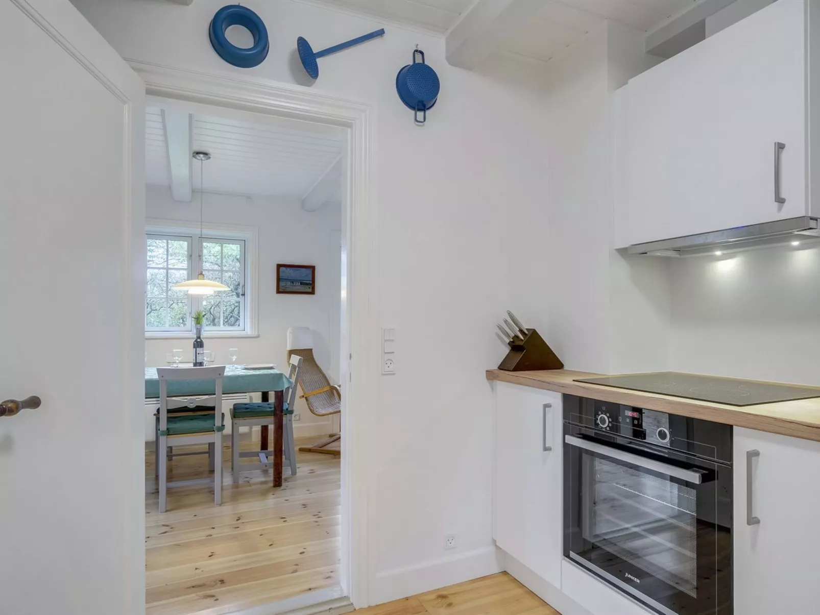 "Tabetha" - 25m from the sea-Binnen