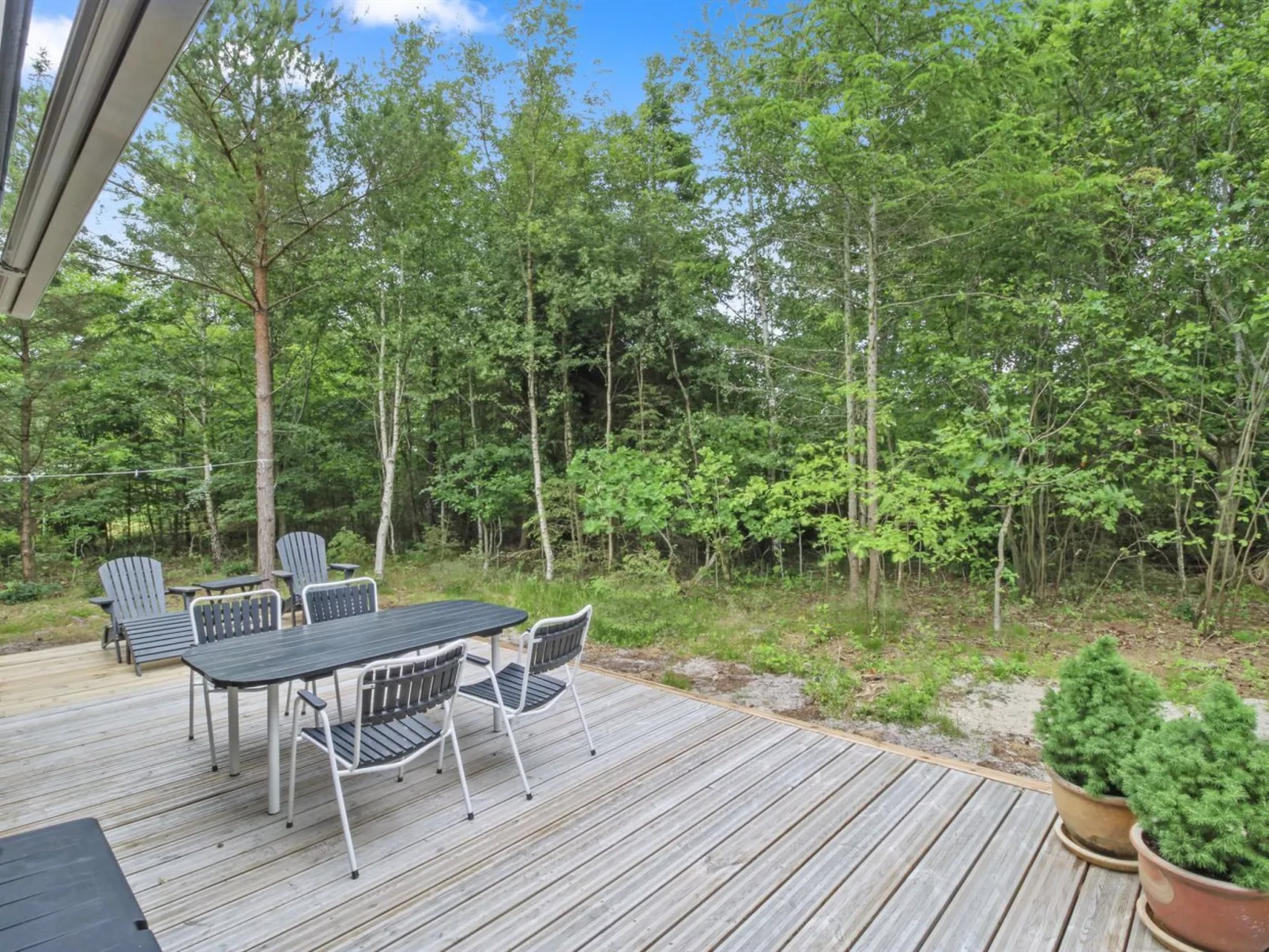 "Chrissie" - 150m from the sea-Buiten