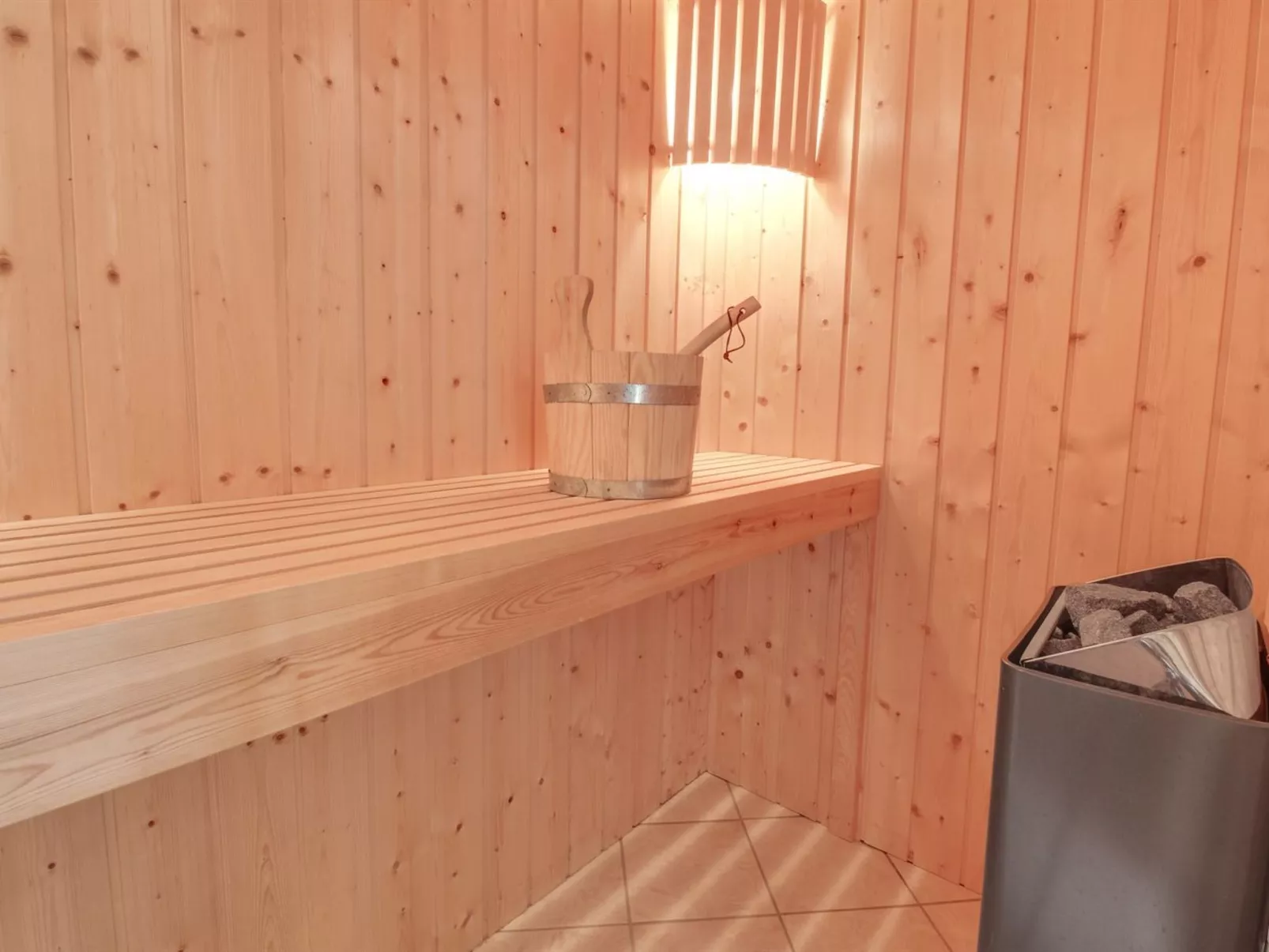 "Valentin" - 400m to the fjord-Binnen