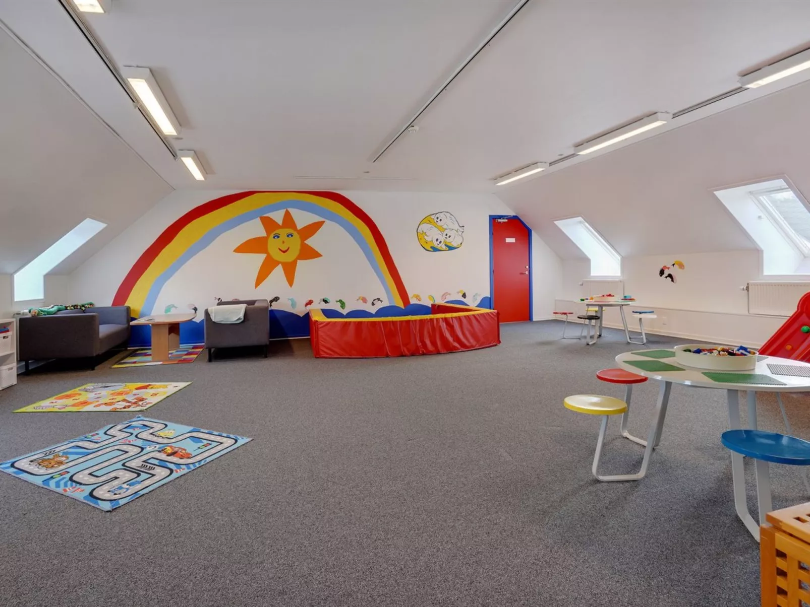 "Rebus" - 2.3km from the sea - Binnen