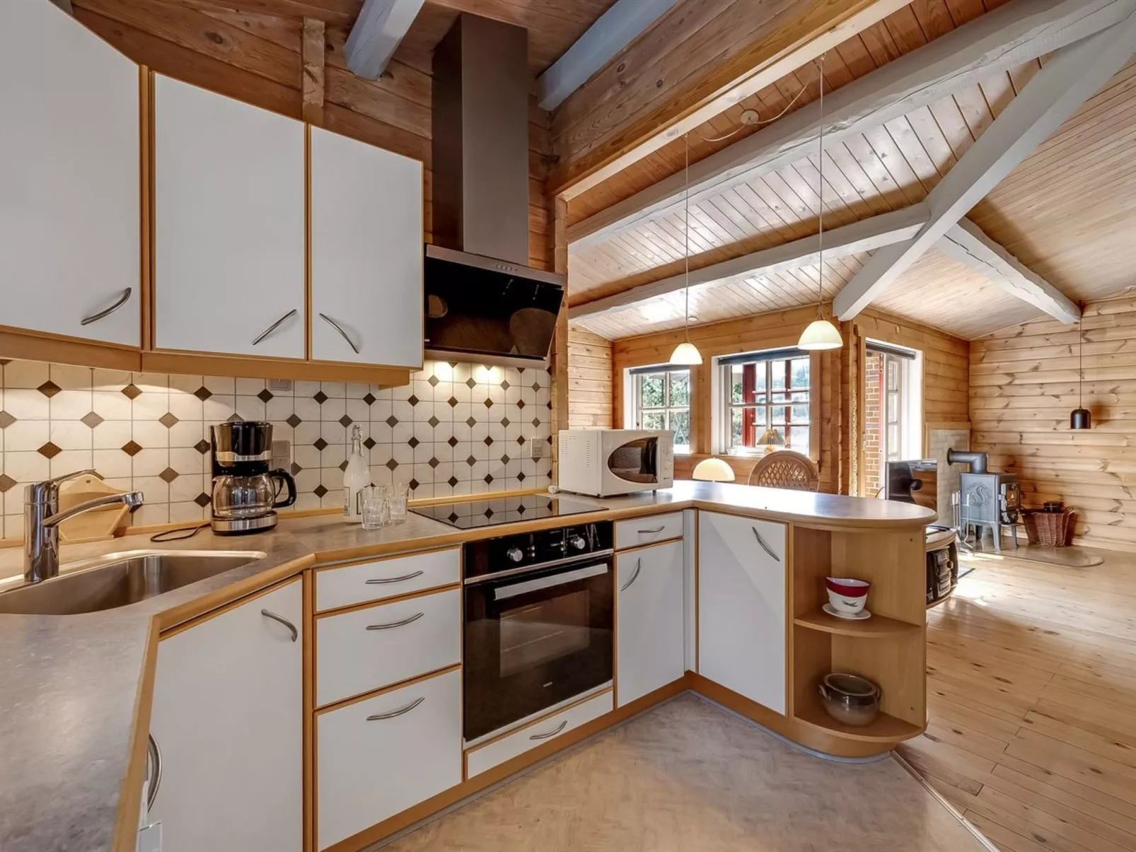 "Yaris" - 800m to the fjord-Binnen