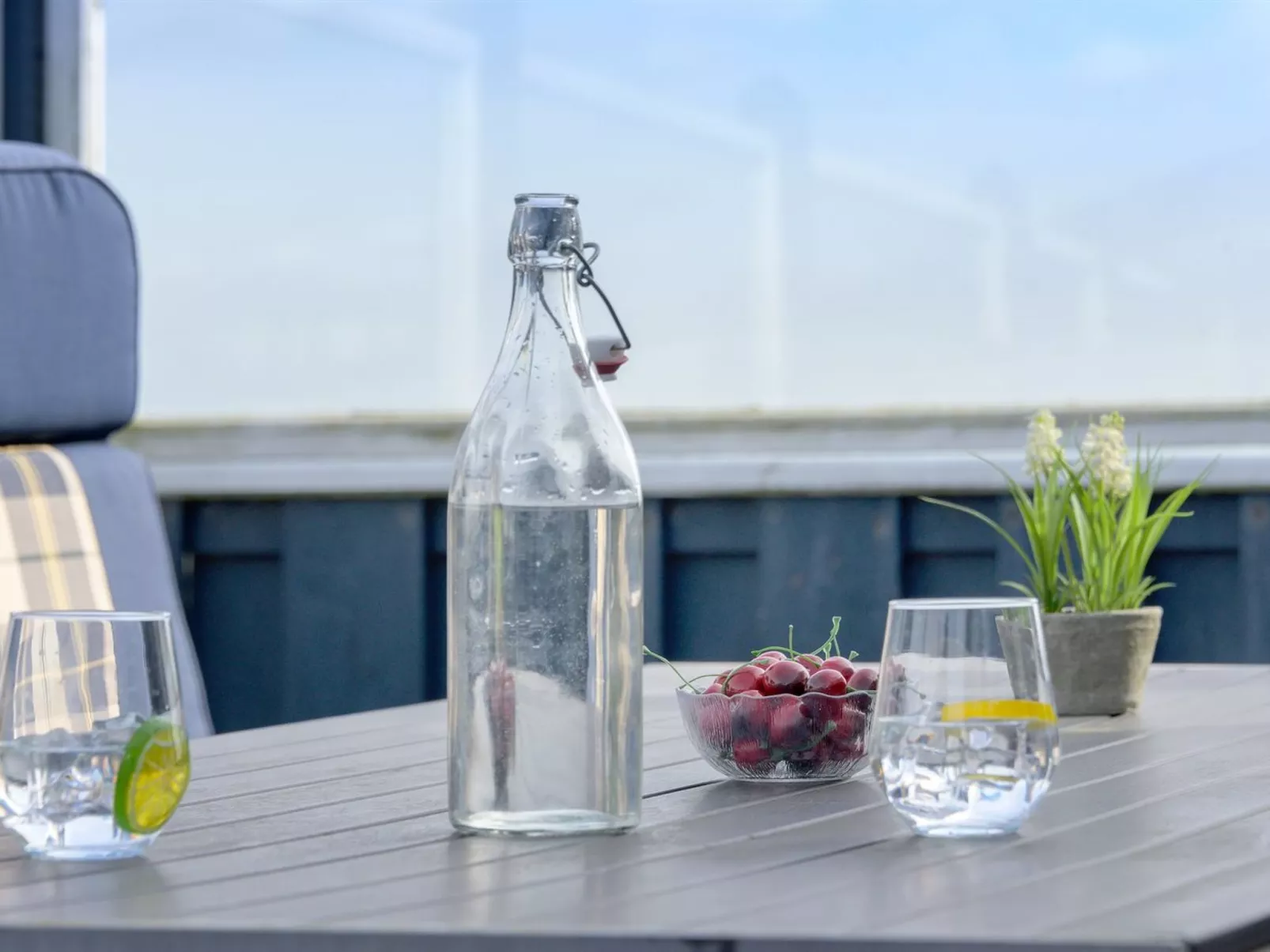 "Rajna" - 95m to the fjord-Buiten