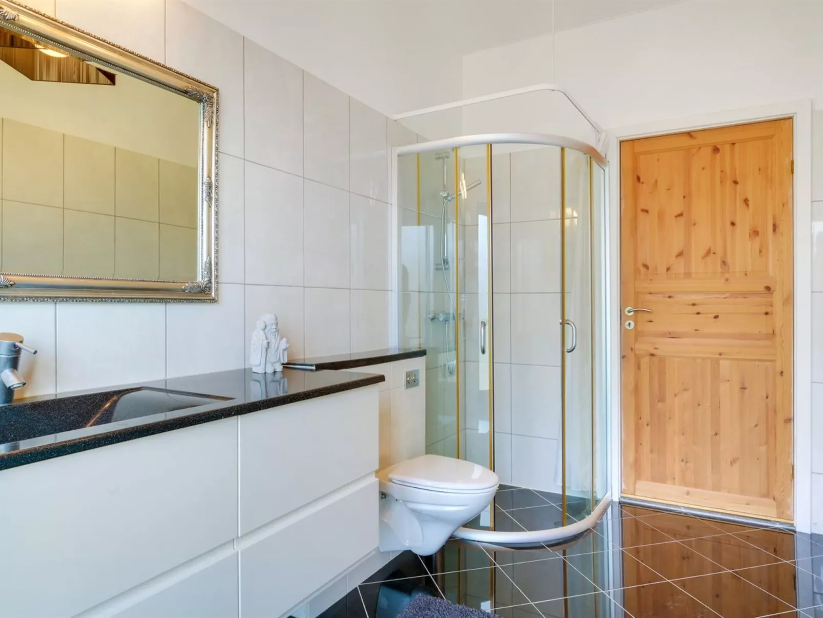 "Esta" -  from the sea-Binnen