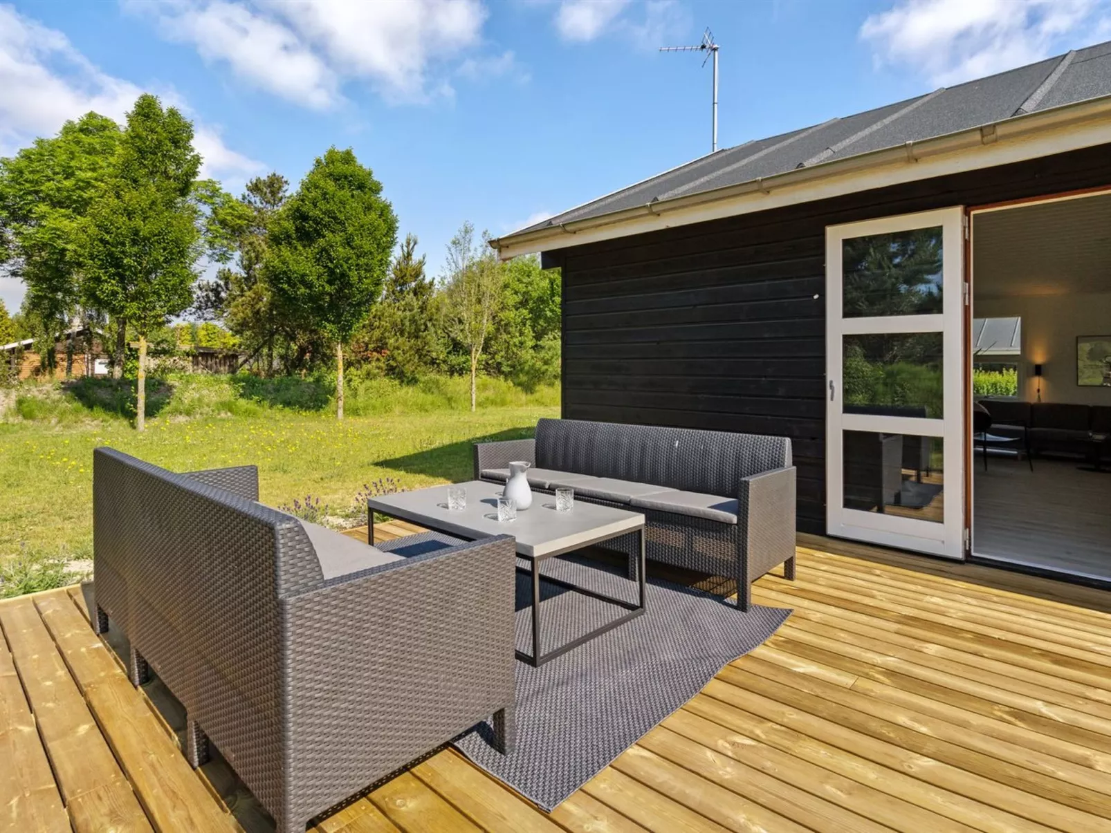 "Veiko" - 1.2km from the sea-Buiten