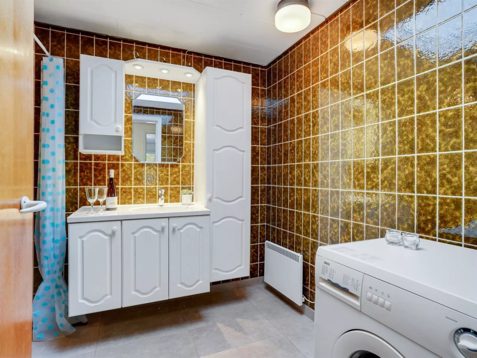 "Vogn" - 500m to the fjord-Binnen