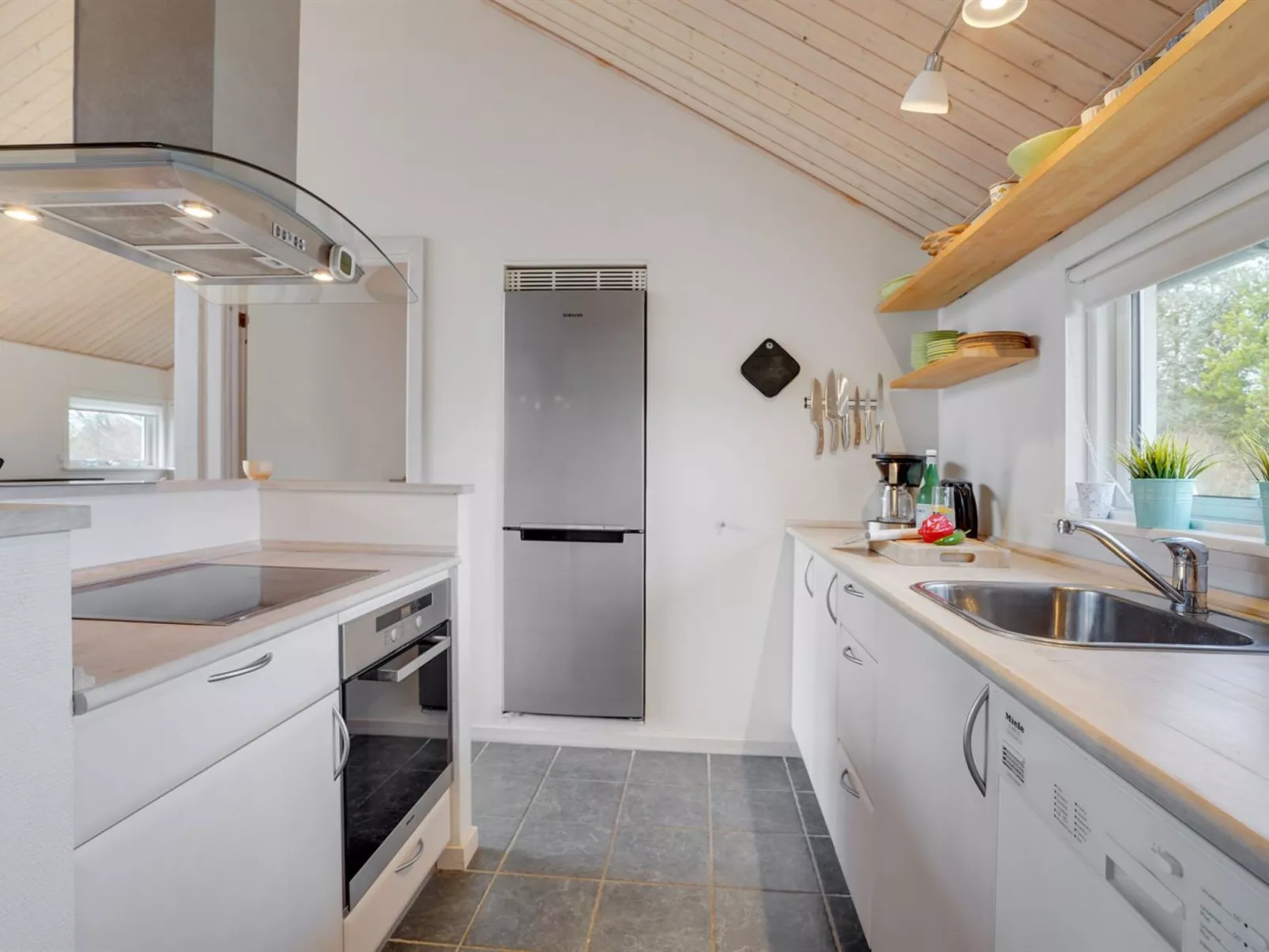 "Daina" - 400m to the fjord-Binnen