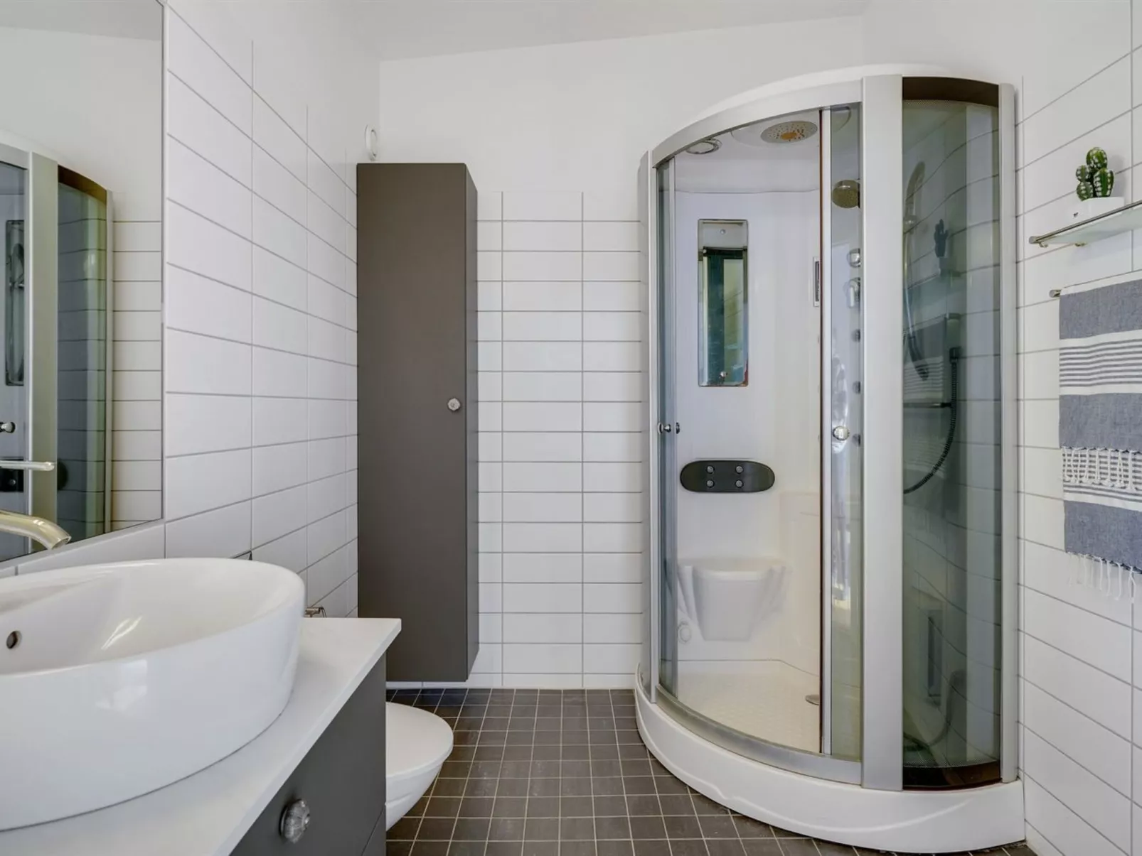 "Pirkko" - 100m from the sea-Binnen