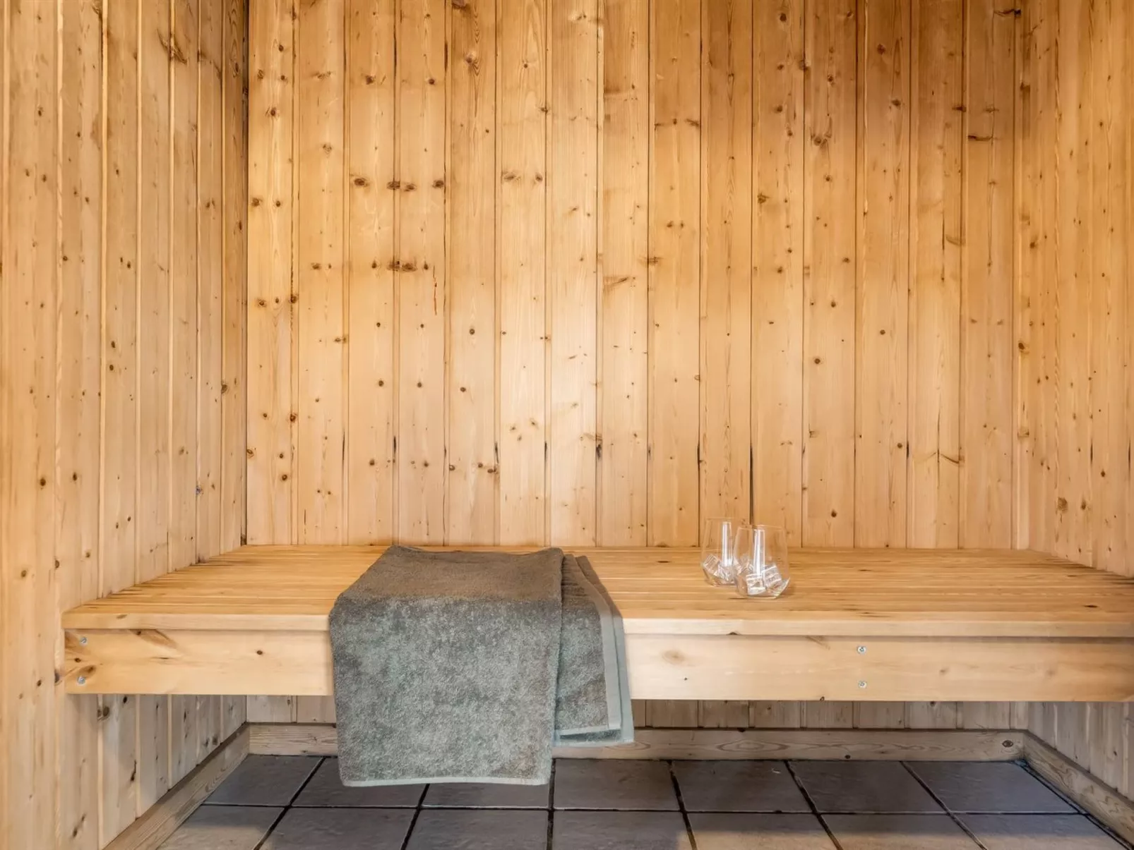 "Aponi" - 400m from the sea-Binnen