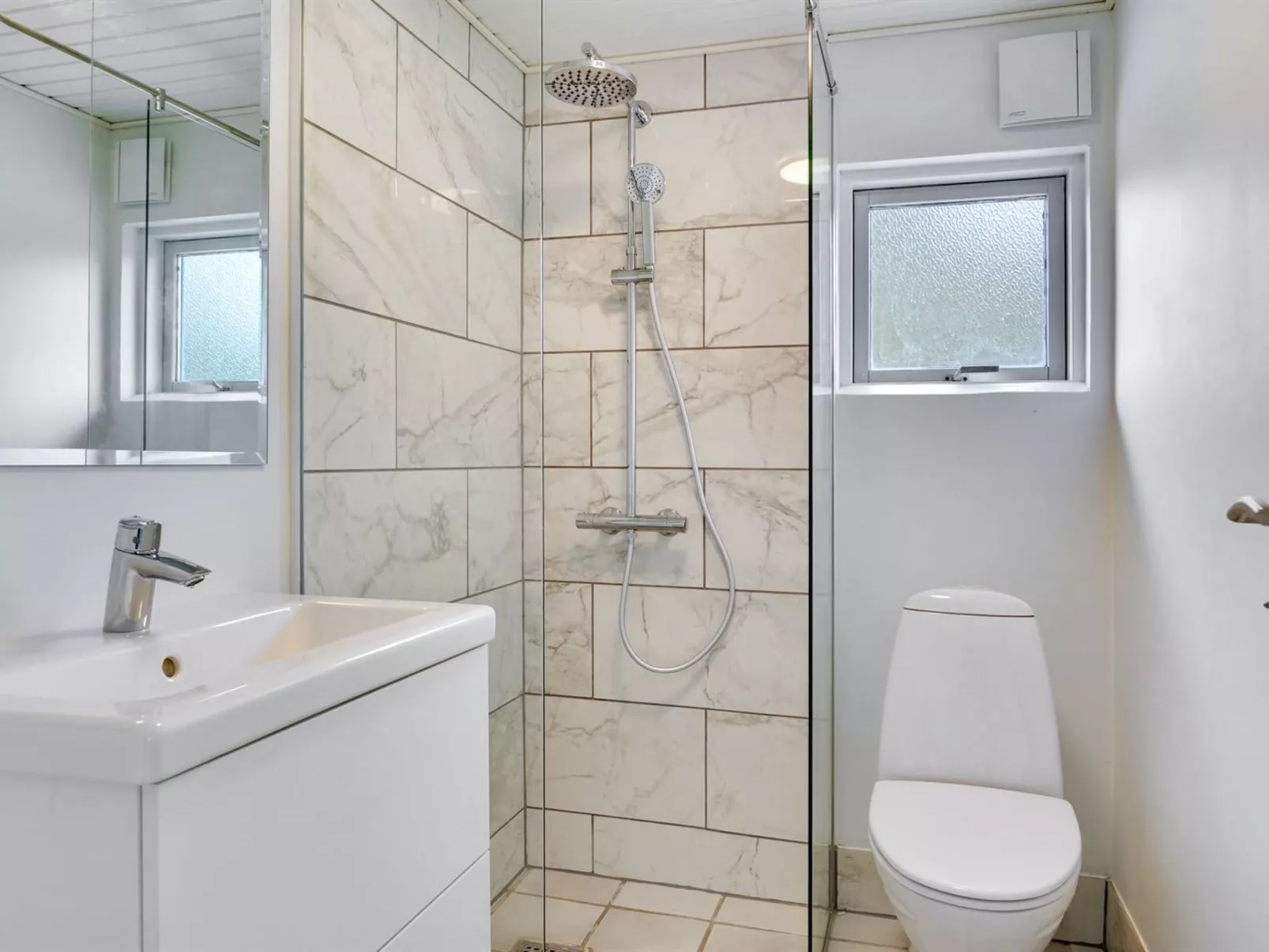 "Nina" - 700m to the fjord-Binnen