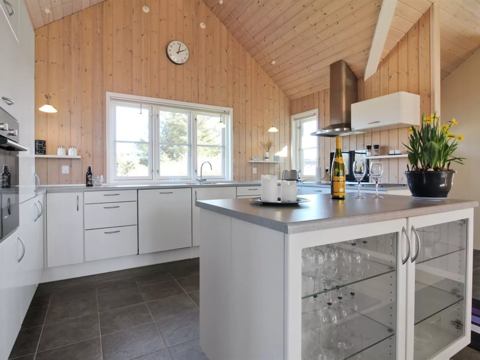 "Tilda" - 275m from the sea-Binnen