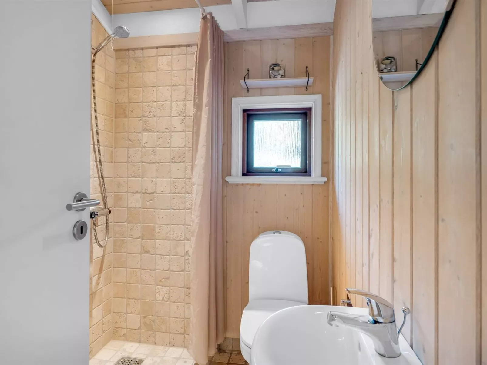 "Paulette" - 450m from the sea-Binnen