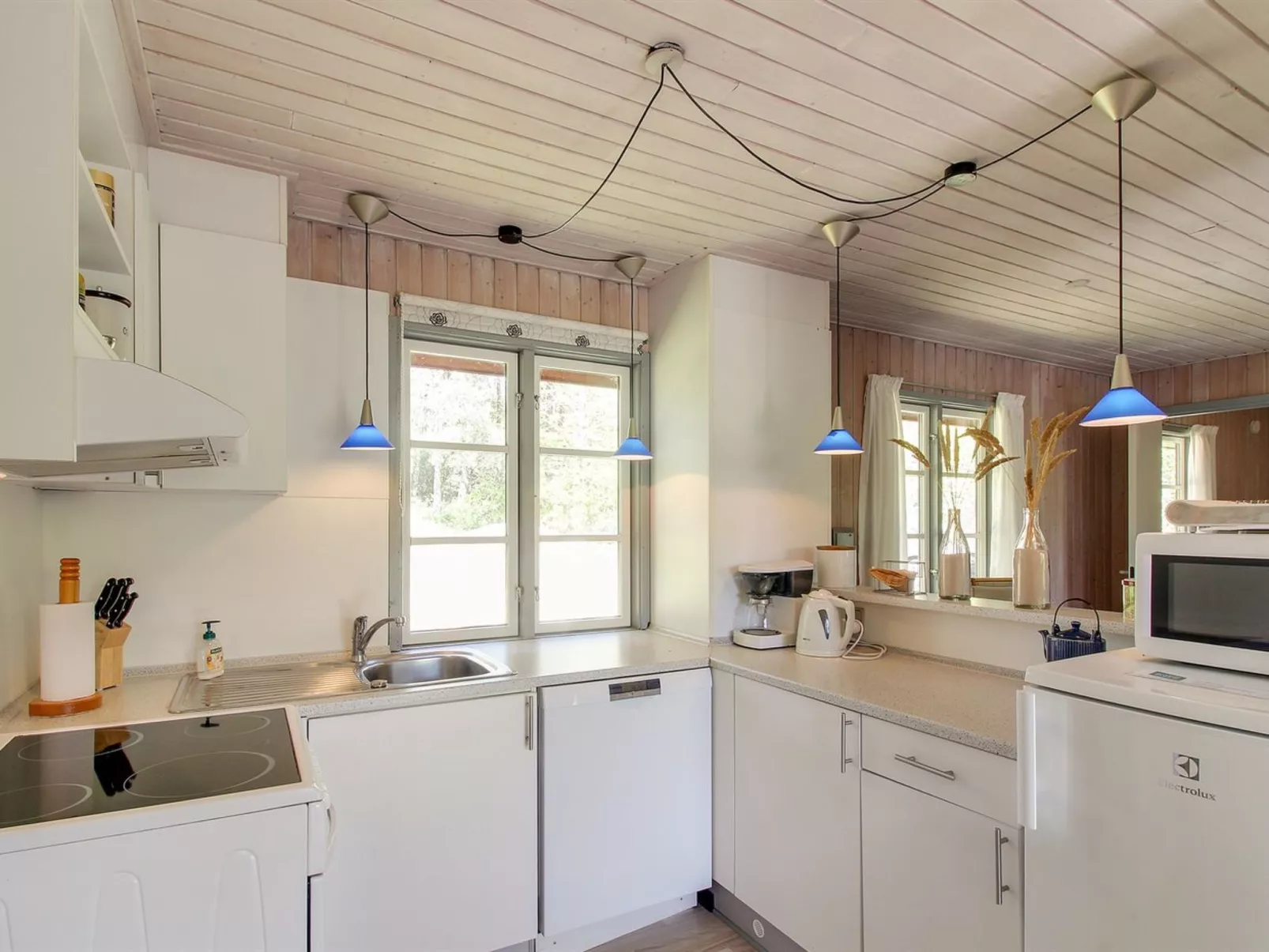 "Jose" - 300m from the sea-Binnen