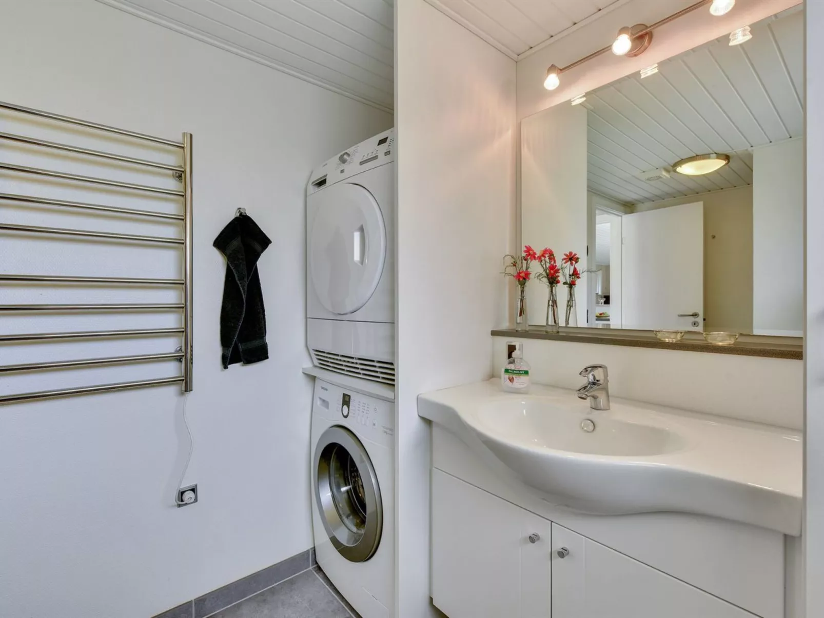 "Anabella" - 400m to the fjord-Binnen