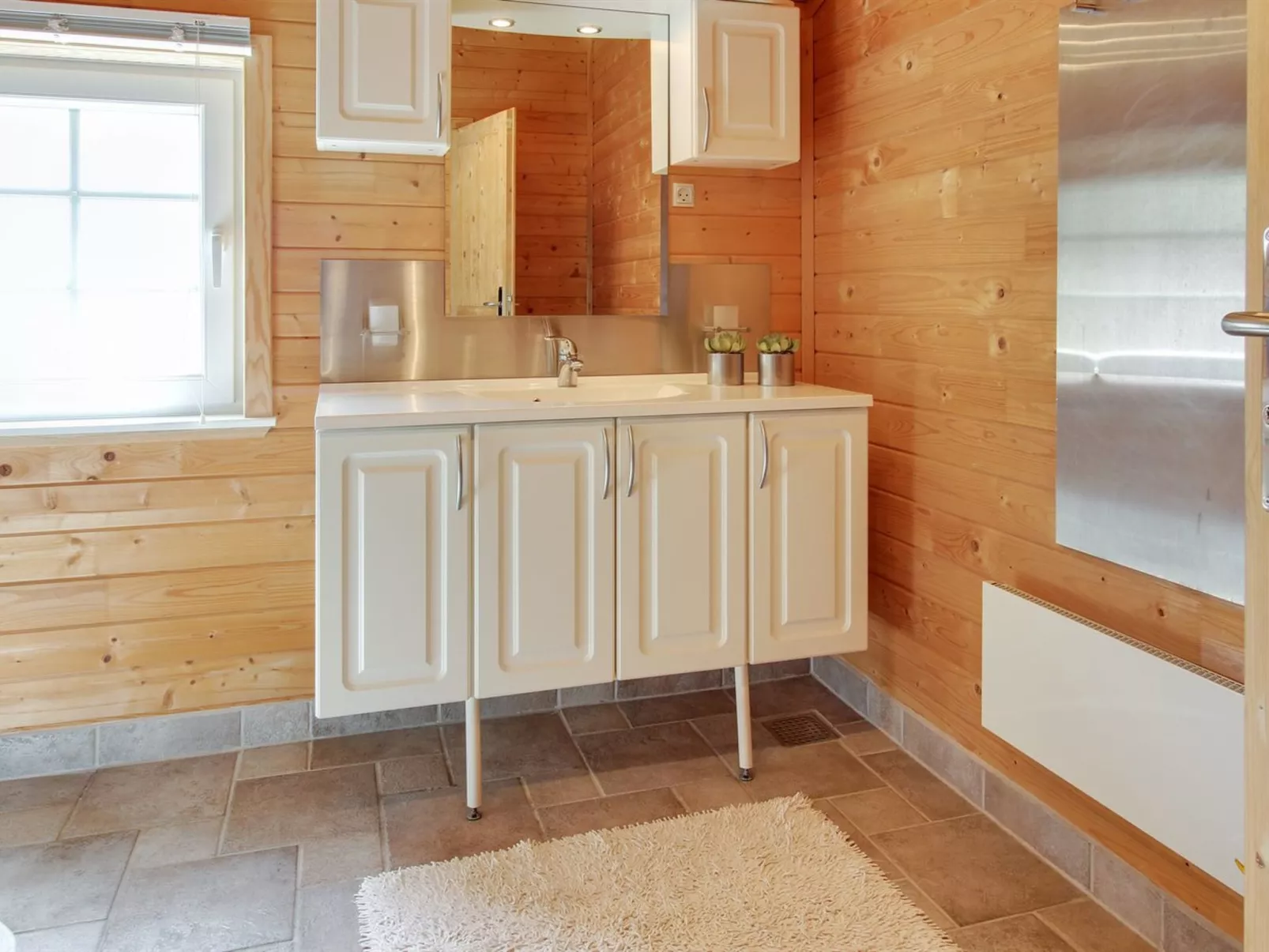 "Ulvi" - 300m to the fjord-Binnen