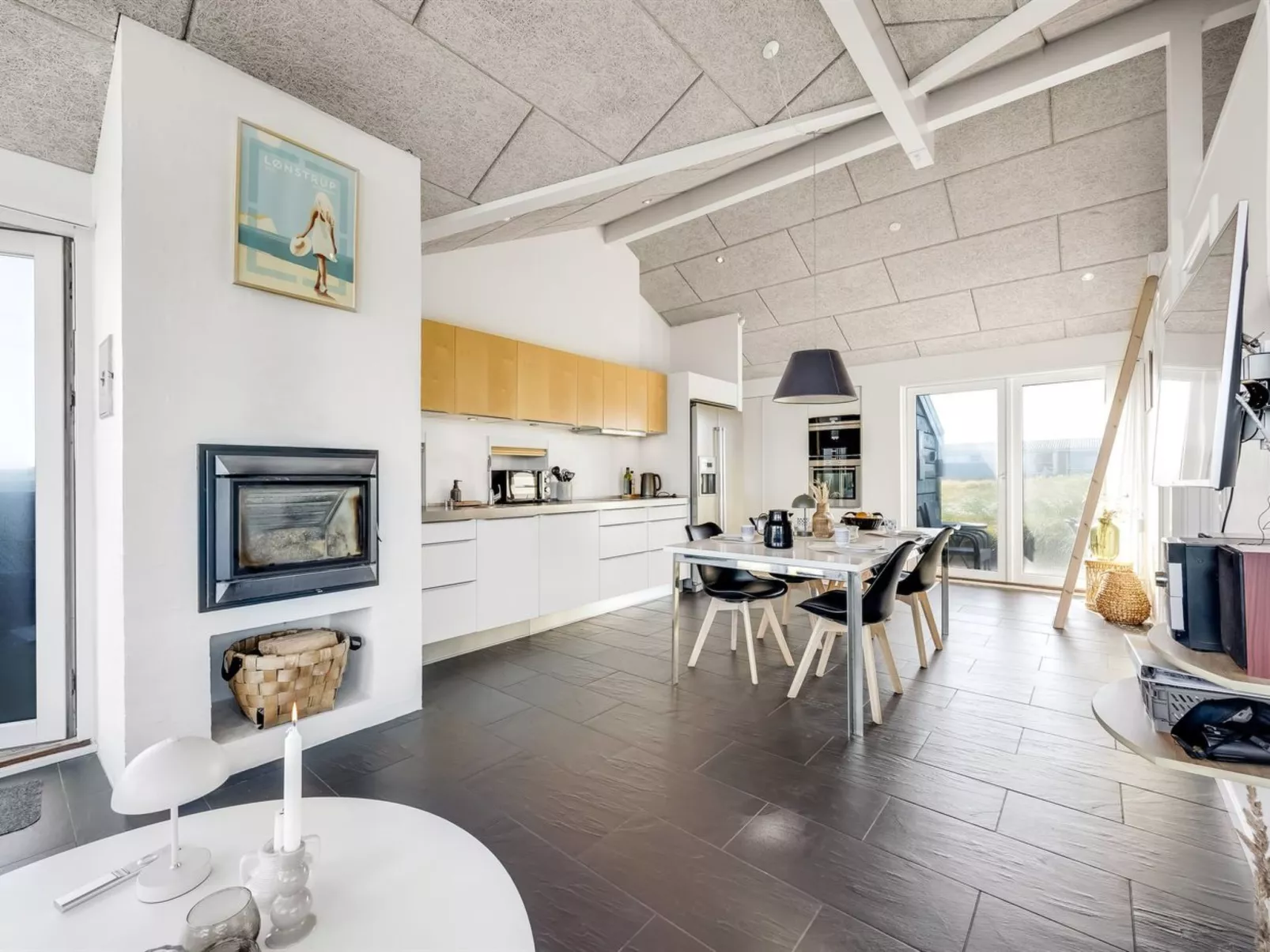 "Antonie" - 95m from the sea-Binnen