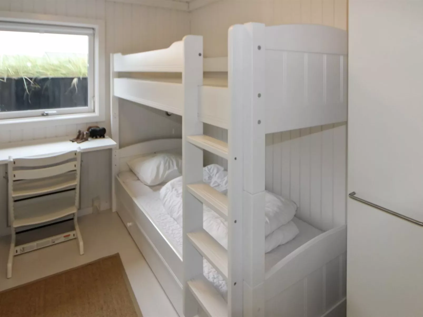 "Fenneke" - 50m from the sea-Binnen