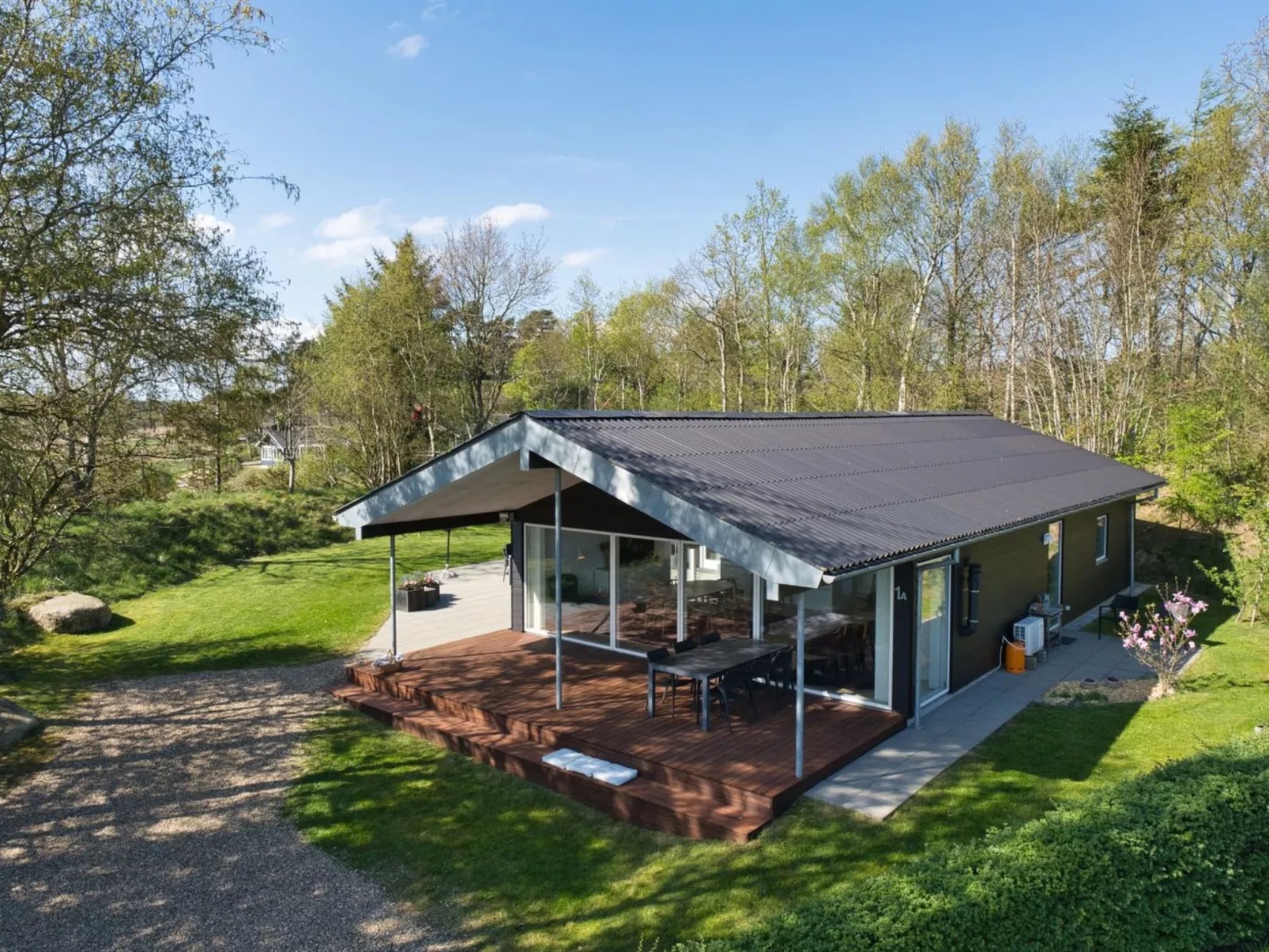 "Elissa" - 50m to the fjord-Buiten