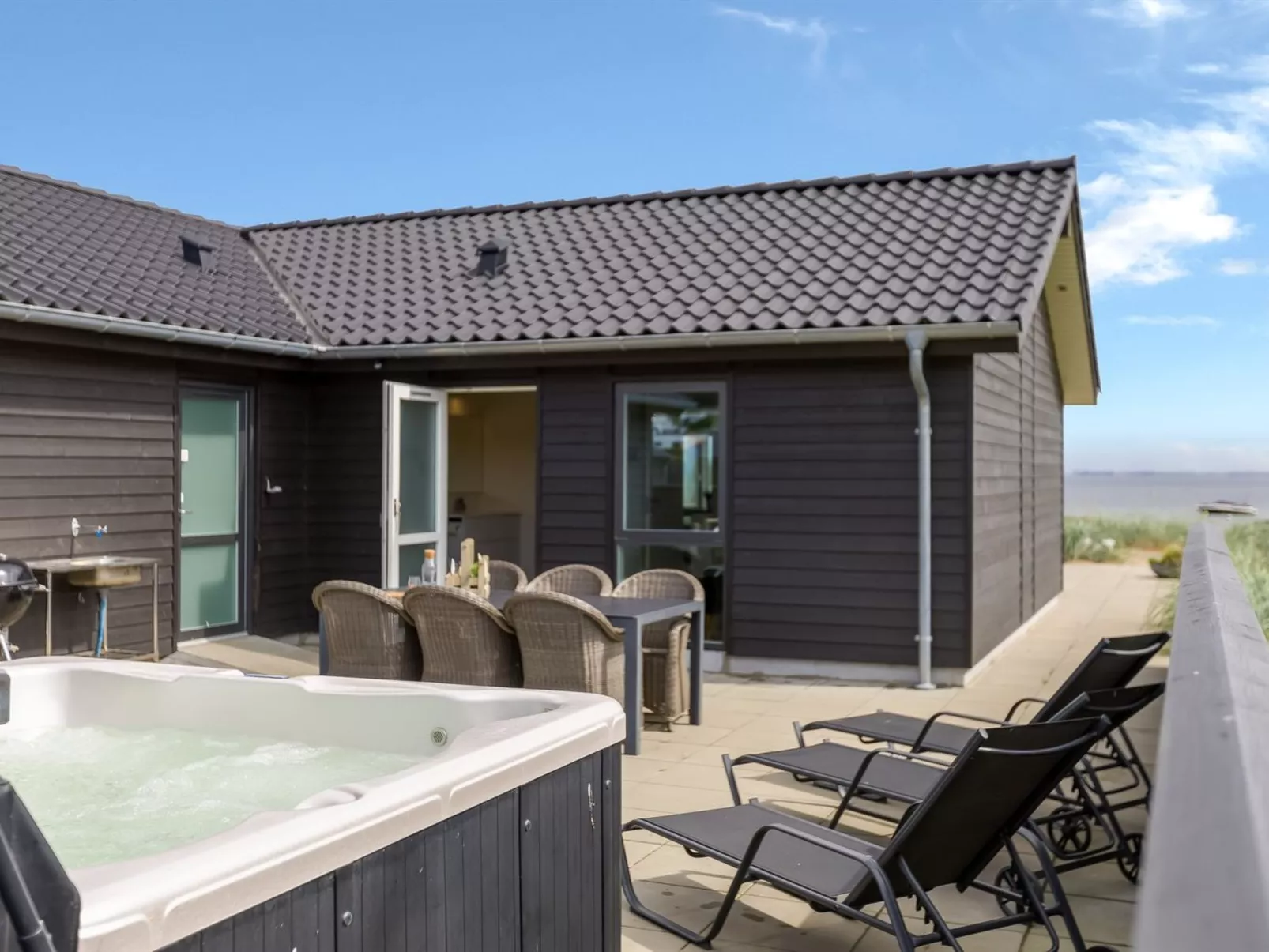 "Eino" - 30m from the sea-Buiten