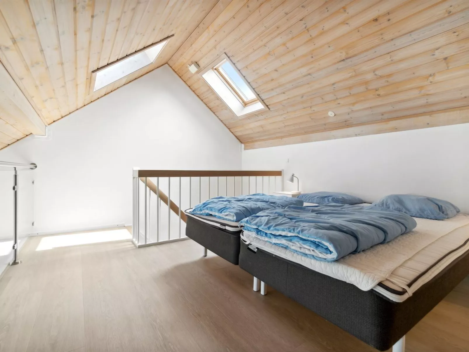 "Fridhild" - 10m from the sea-Binnen