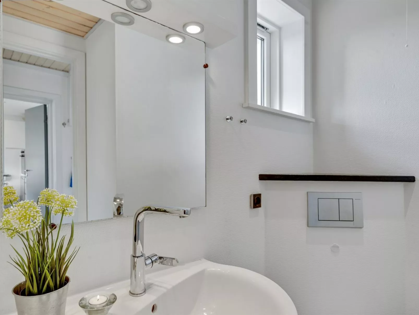 "Elizabeta" - 100m to the fjord-Binnen