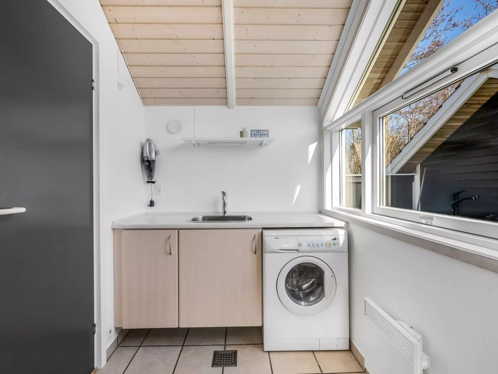 "Germaine" - 1.2km from the sea-Binnen