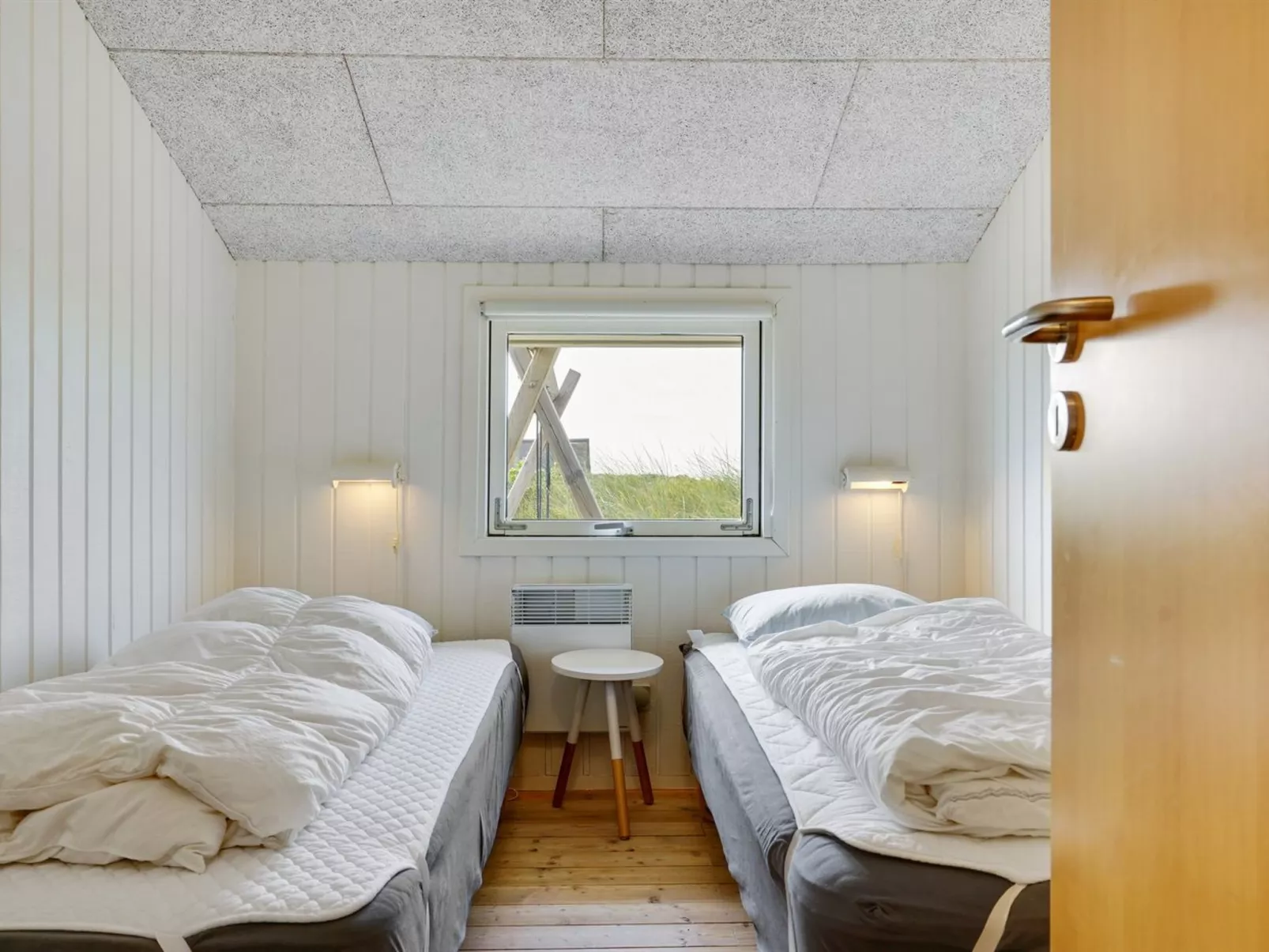 "Apolonia" -  from the sea-Binnen