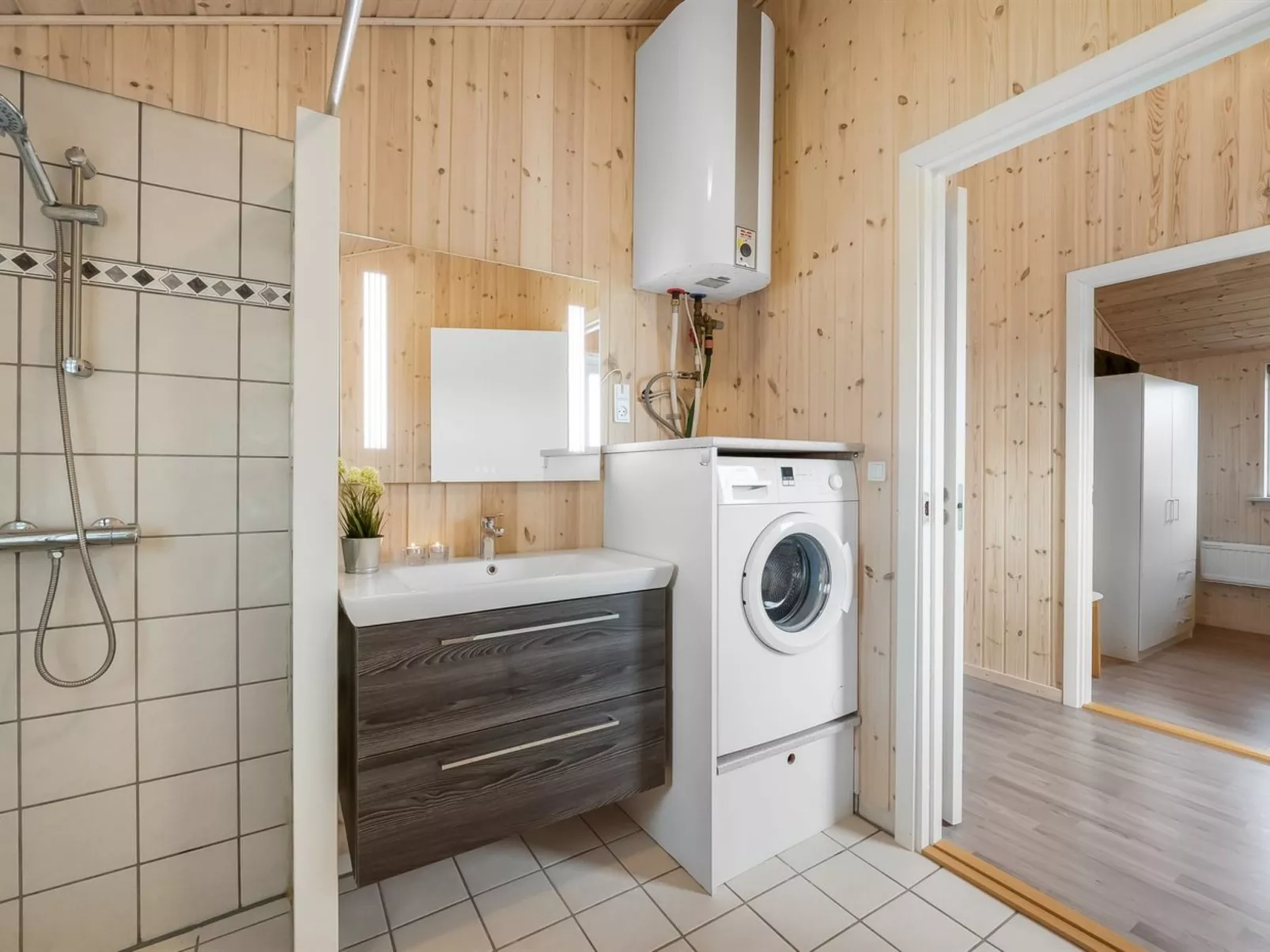 "Clement" - 500m to the fjord-Binnen