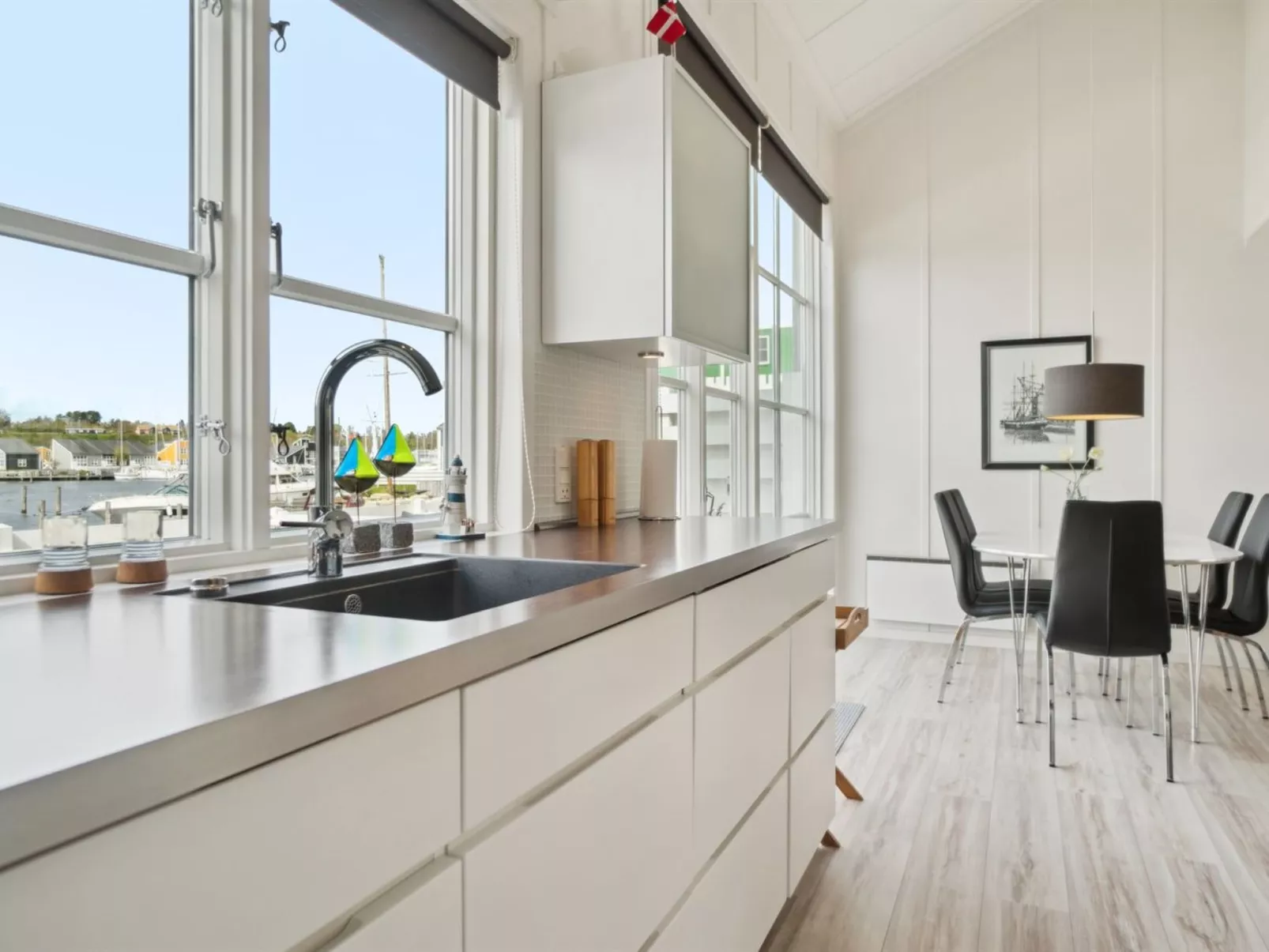 "Nalle" - 5m from the sea-Binnen