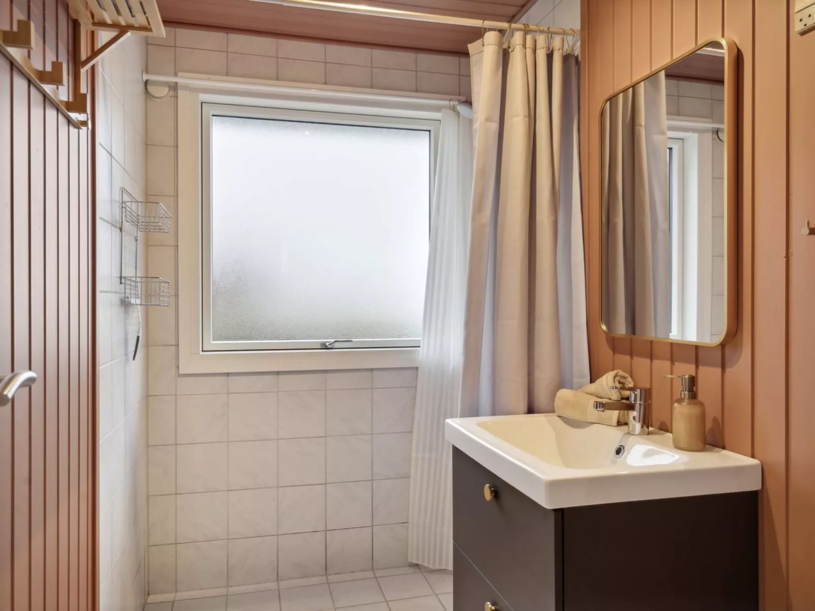 "Arho" - 75m from the sea-Binnen