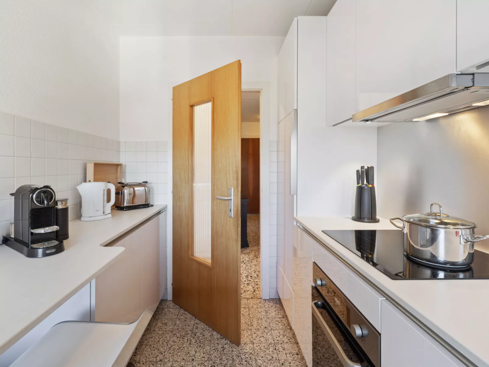 Belmont Est 80-Binnen