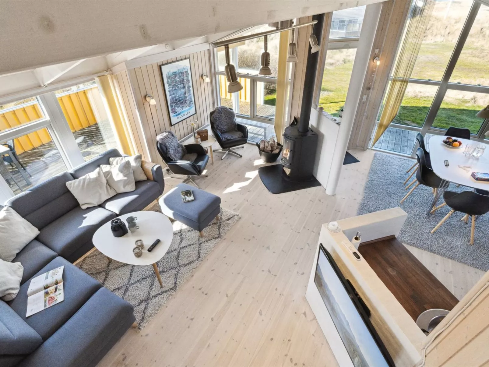 "Bjarni" - 239m from the sea-Binnen