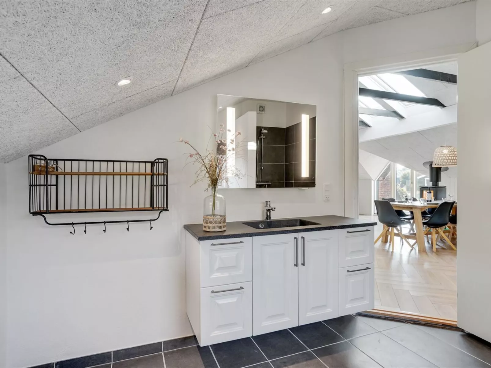 "Ellenora" - 1km from the sea-Binnen