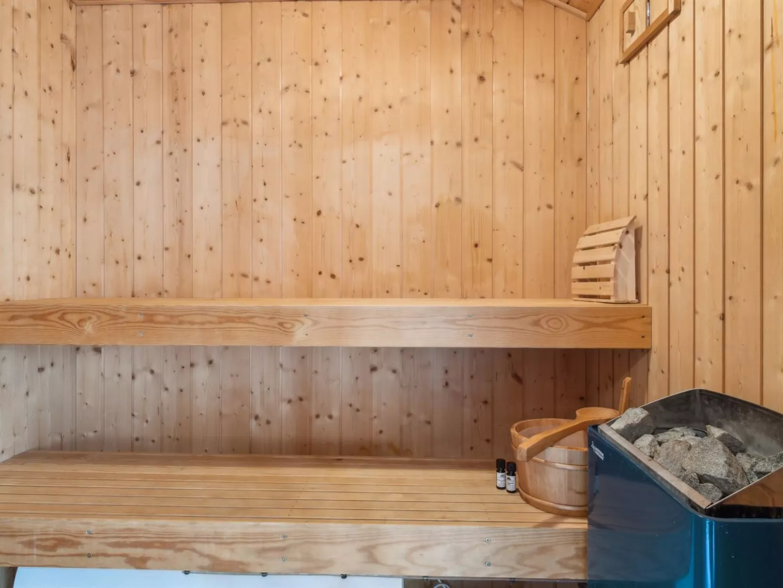 "Amola" - 1.6km from the sea-Binnen