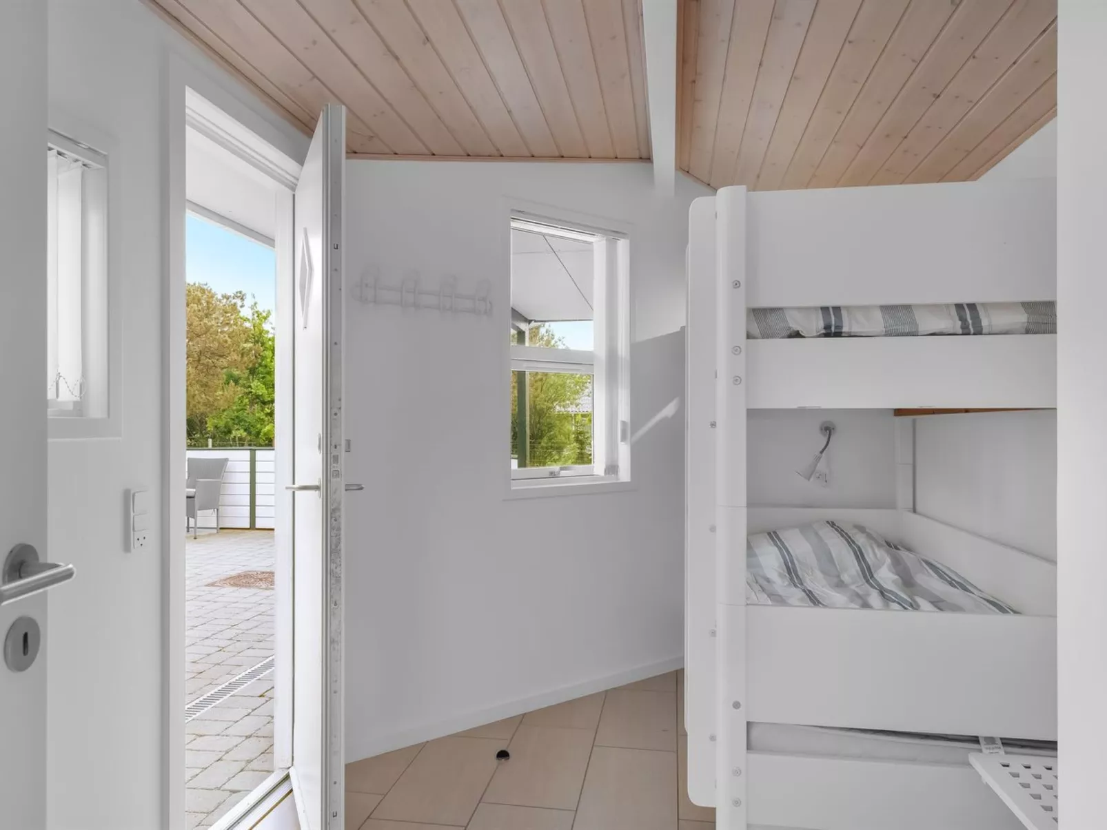 "Sölva" - 750m from the sea-Binnen